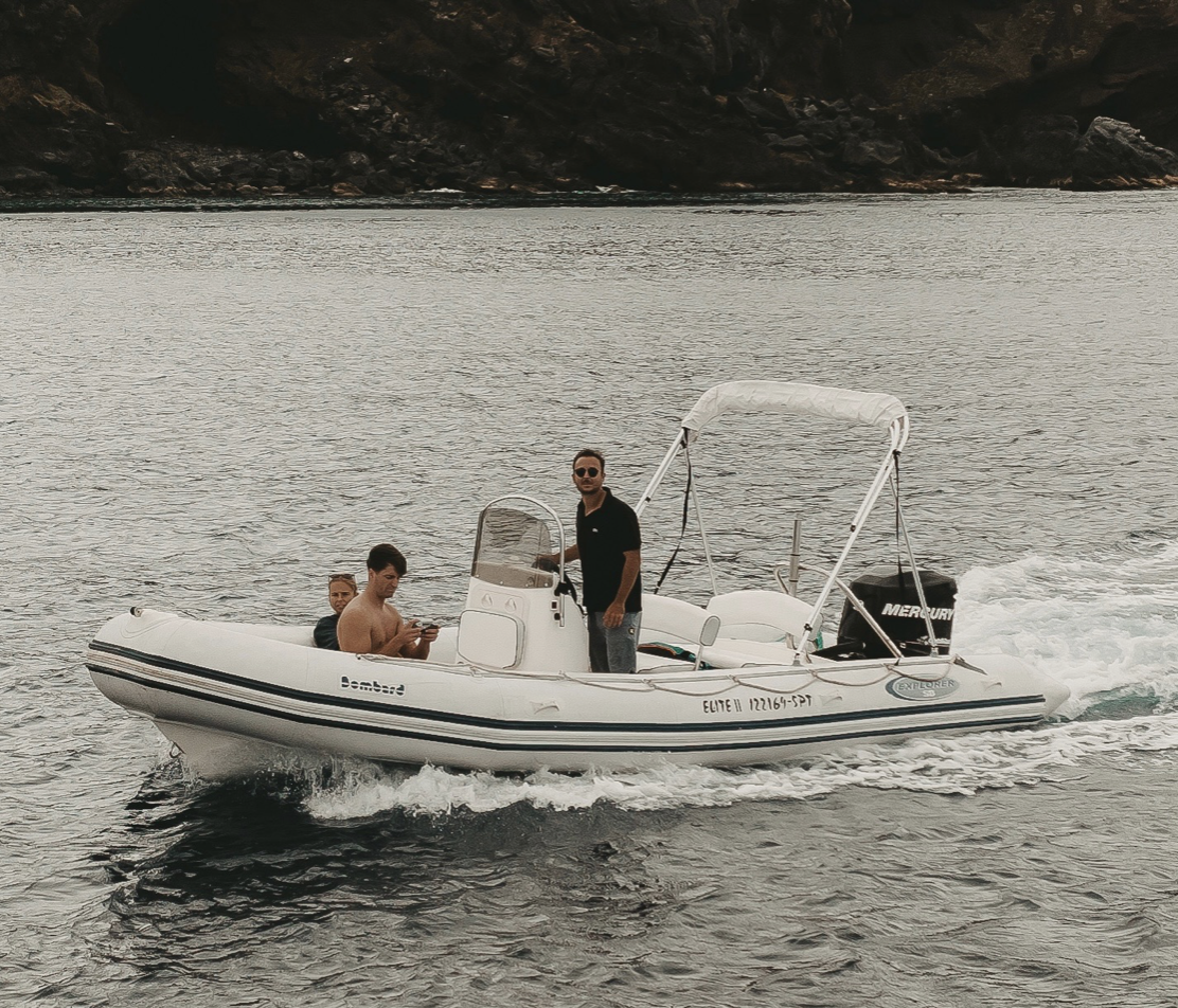 UNE JOURNEE COMPLETE