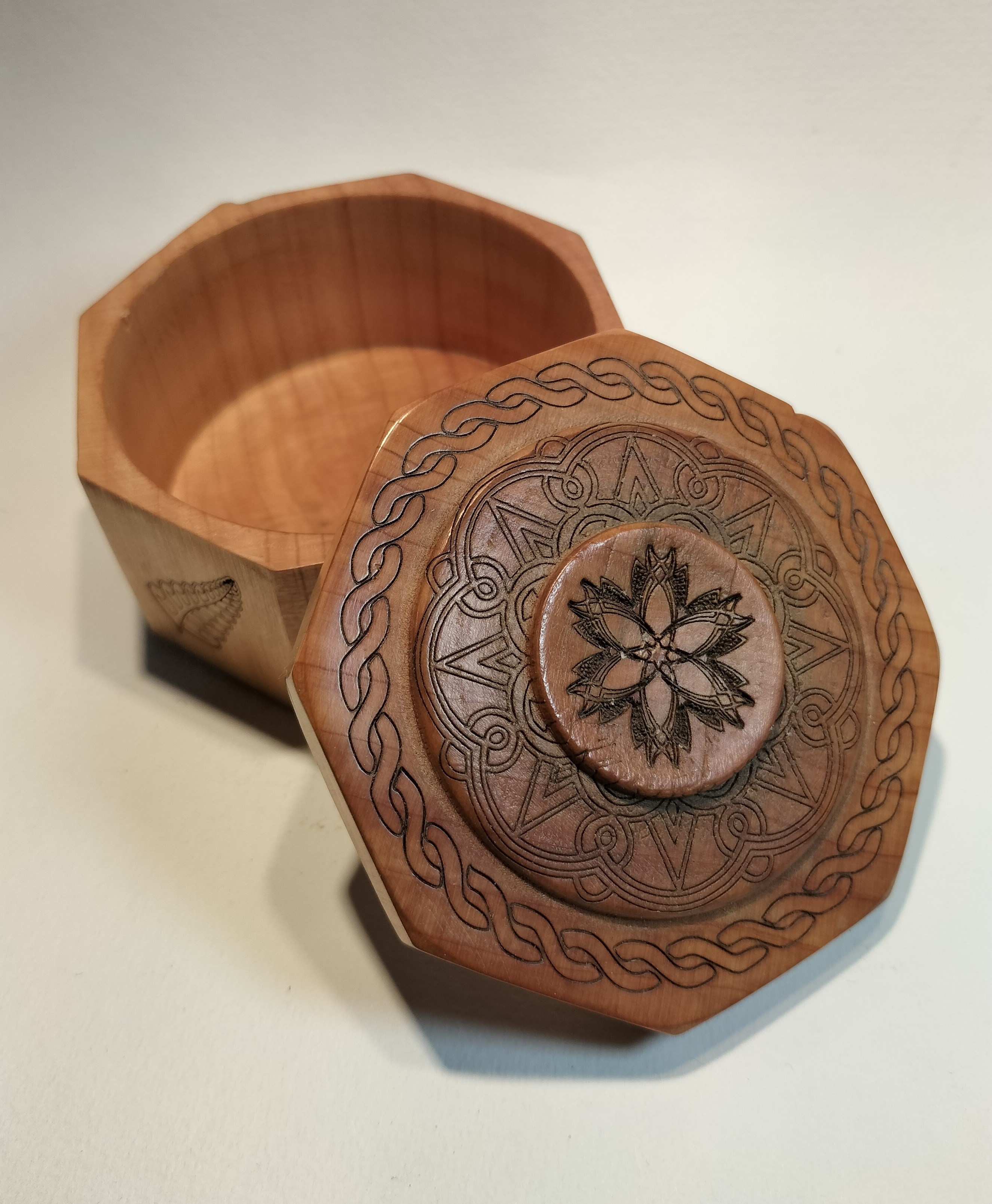 Engraved octagonal box