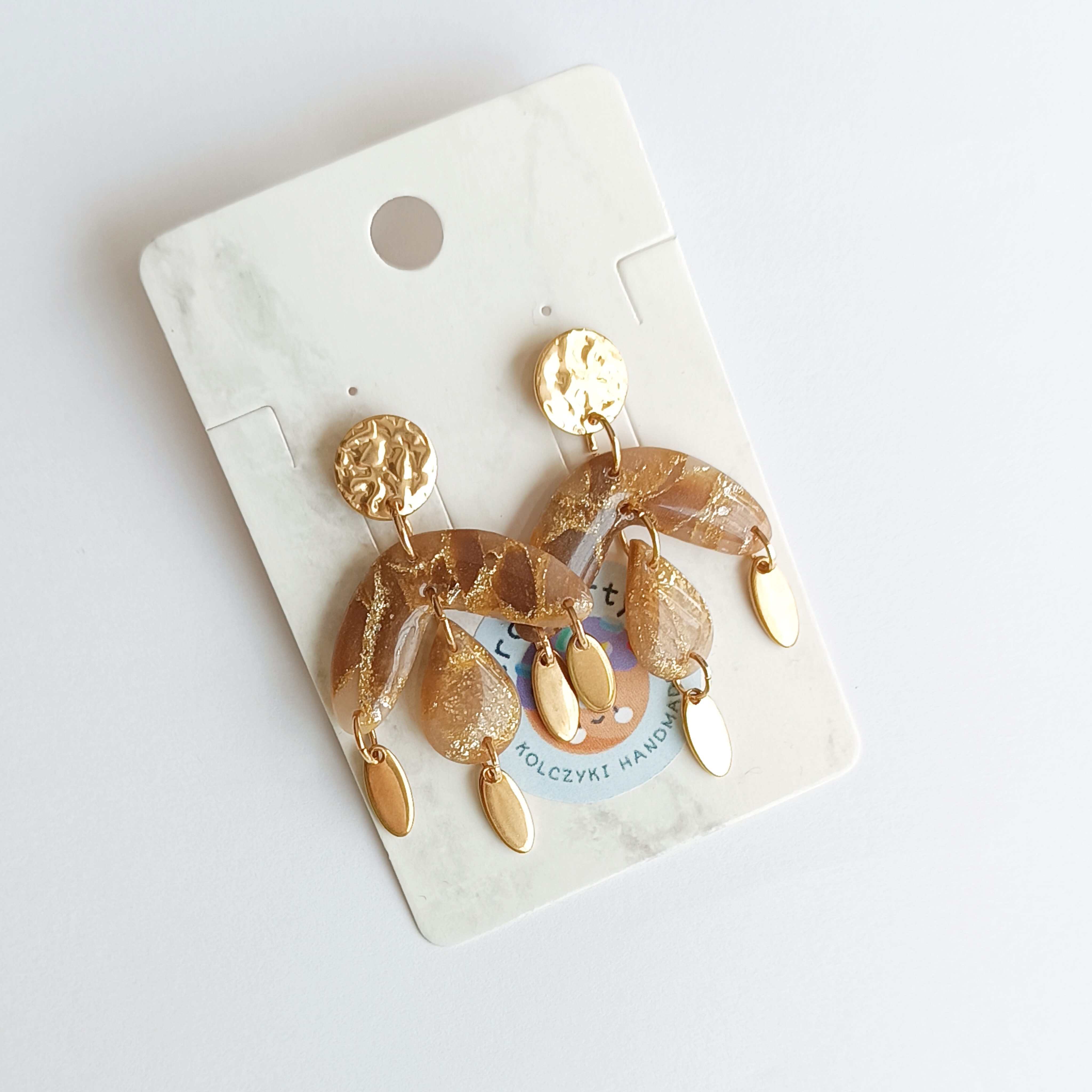 Marmurkowe kolczyki ze złotymi elementami