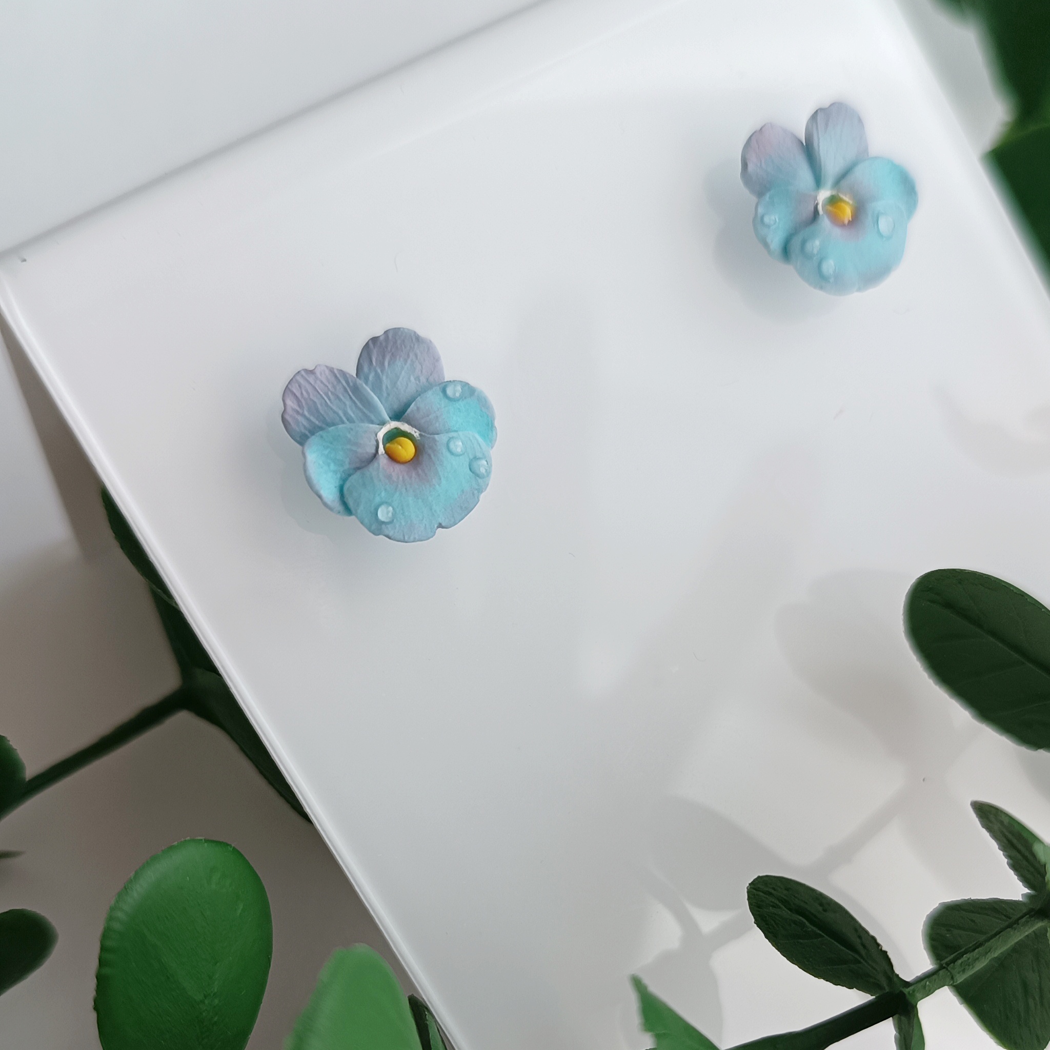 Kolczyki bratki błękitne sztyfty