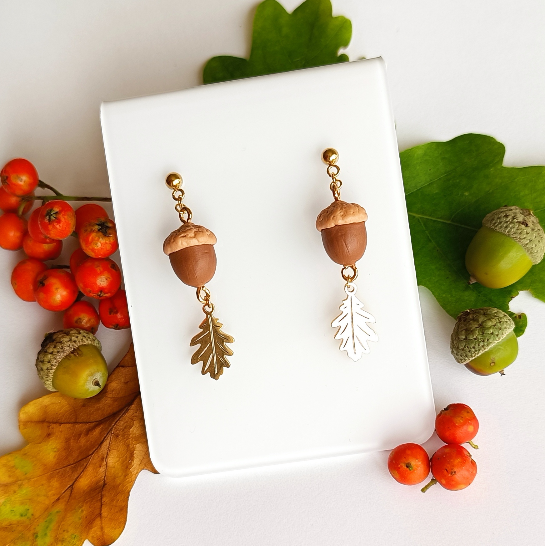Kolczyki żołędzie ze złotym listkiem