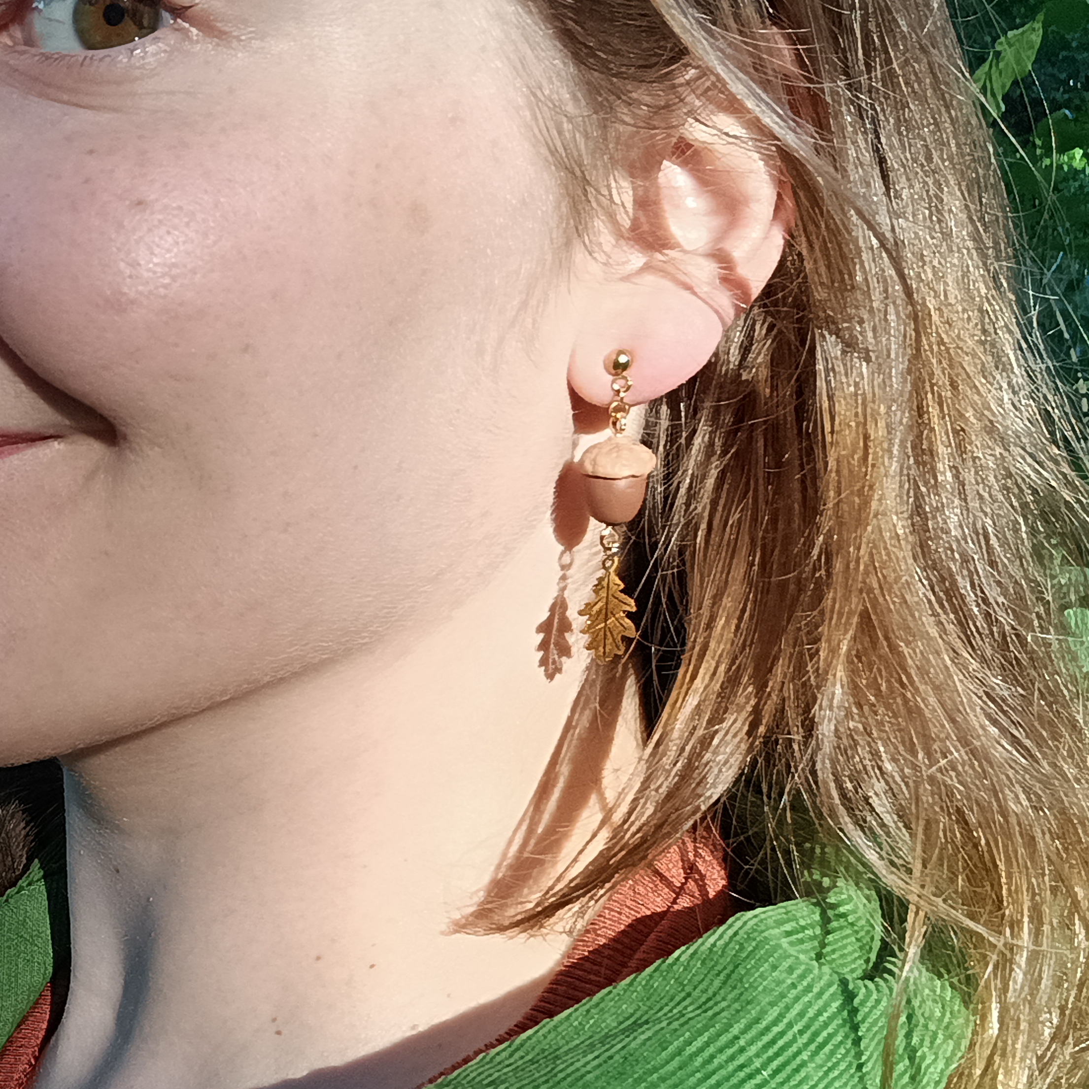 Kolczyki żołędzie ze złotym listkiem