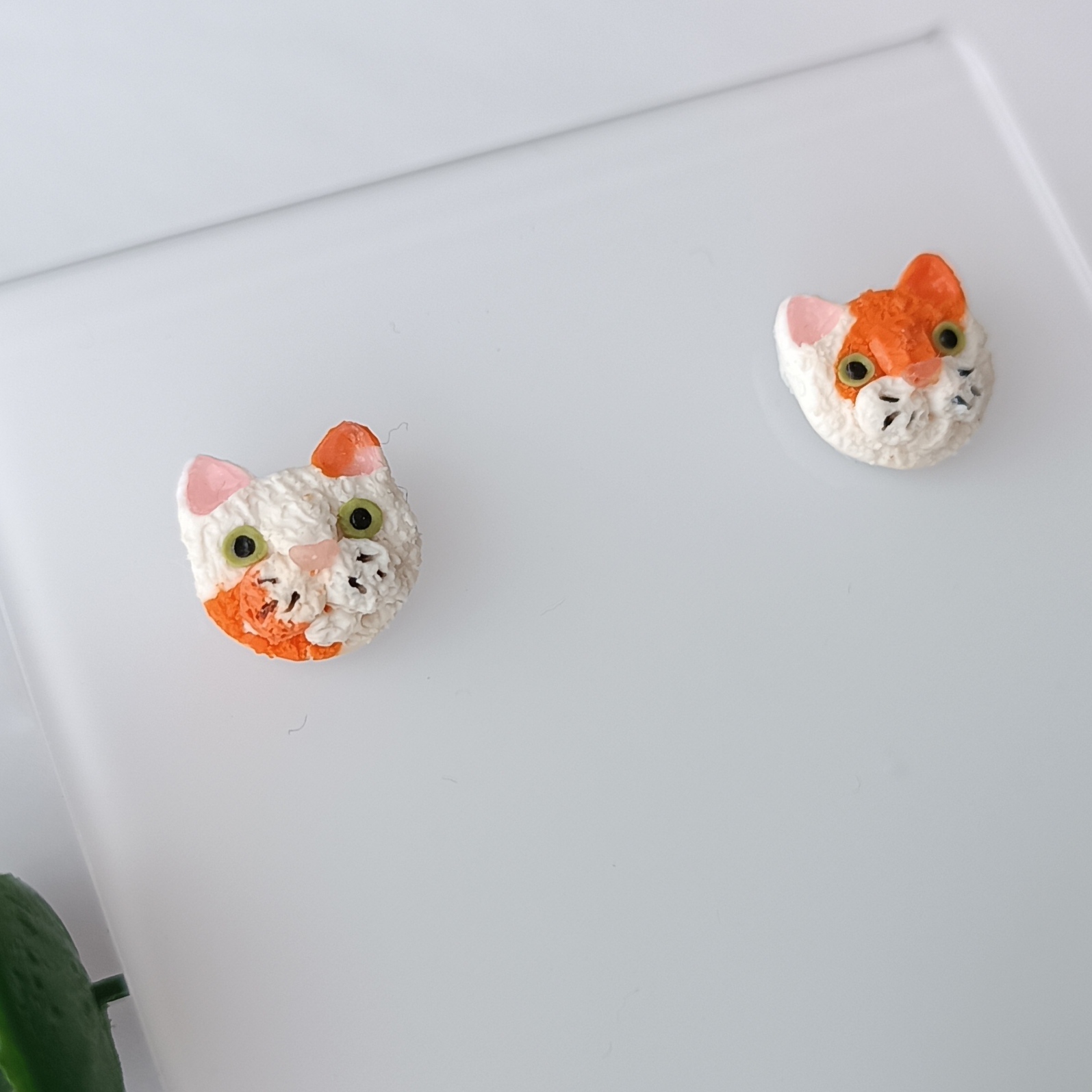 Kolczyki rudo-białe kotki