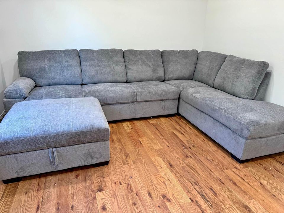 Light Gray L Shaped Sectional Couch W/ Storage Ottoman