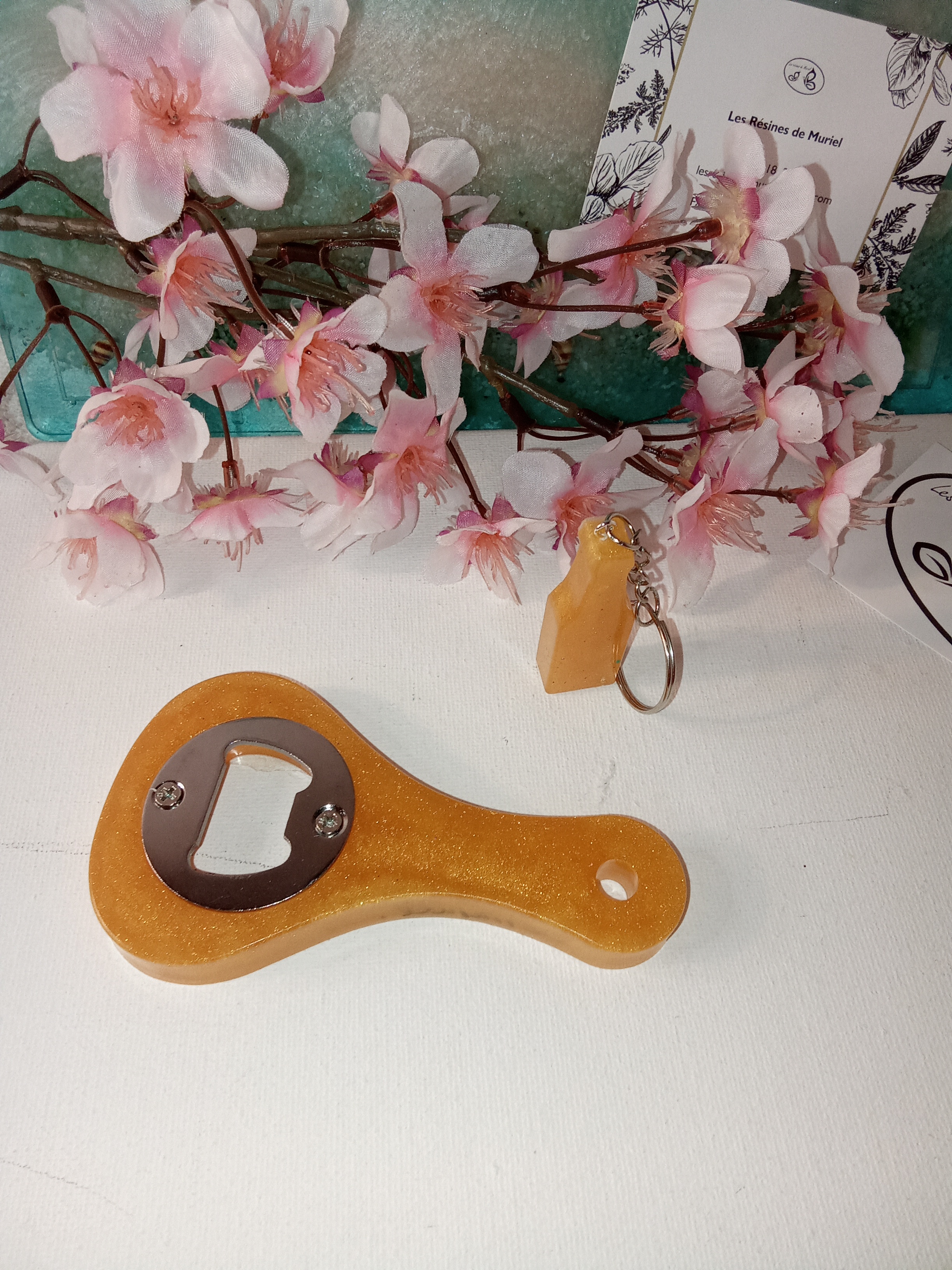 Décapsuleur forme raquette couleur ocre