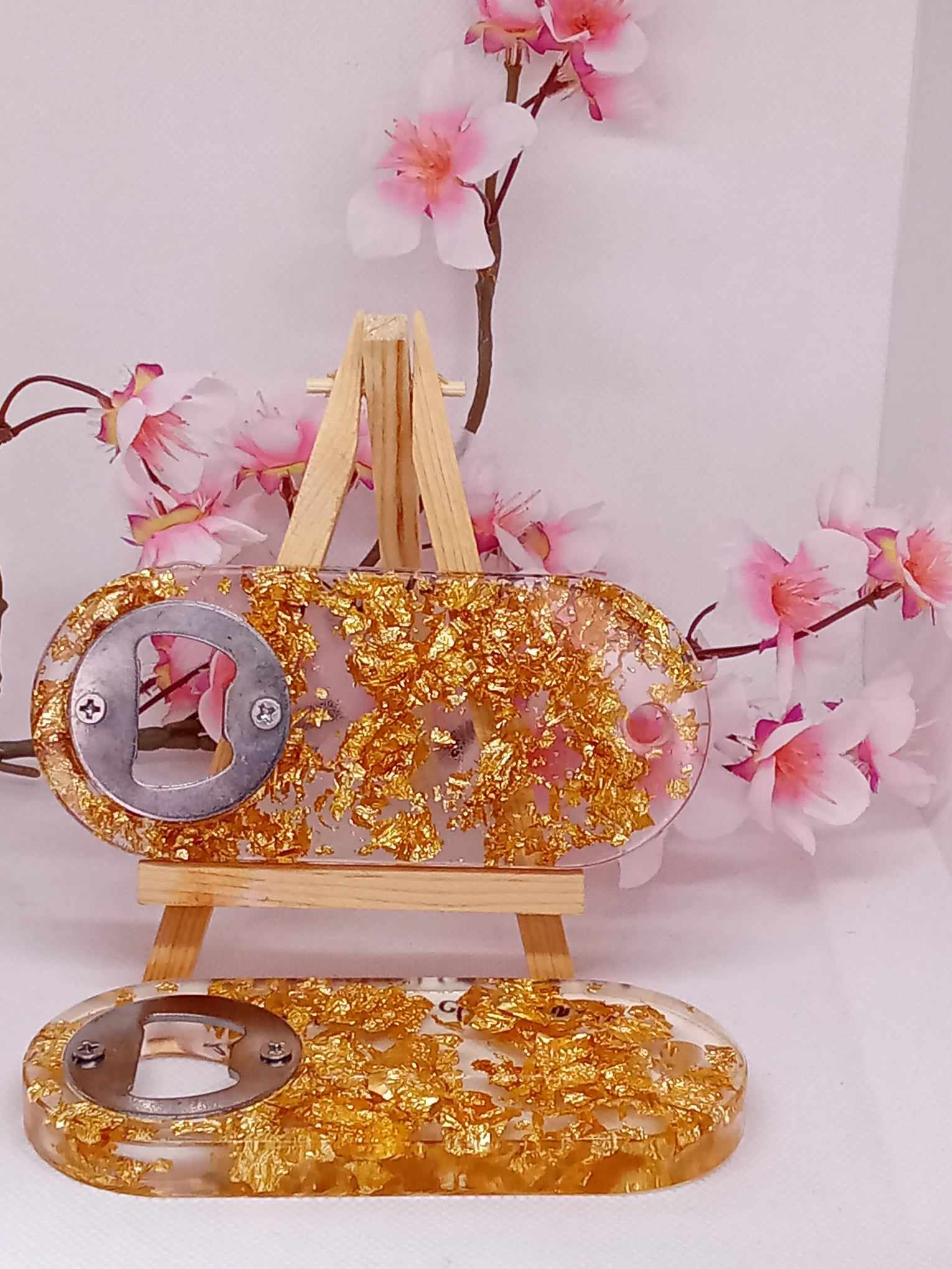 Décapsuleur oval transparent et feuille d'or