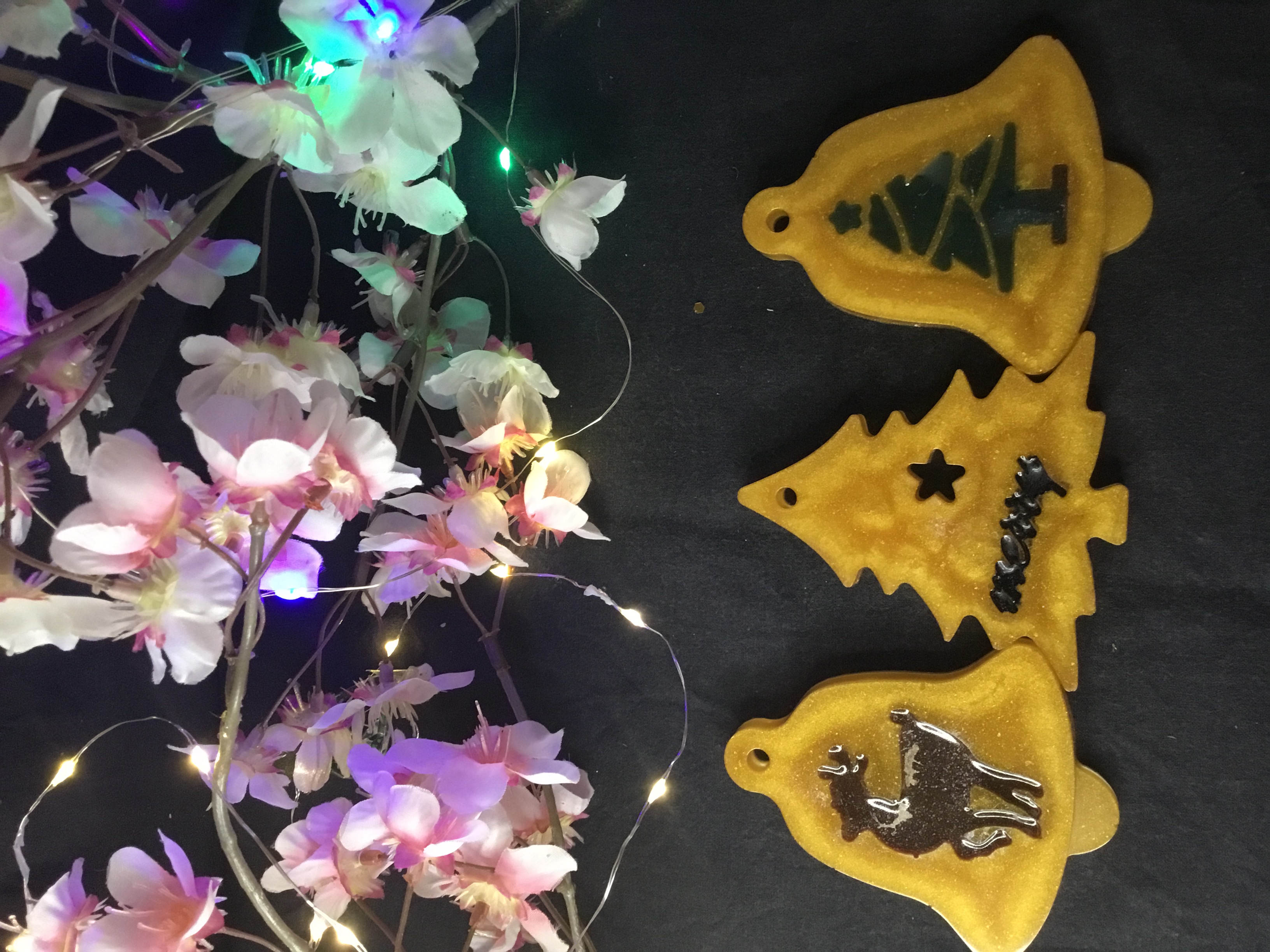 3 décor de sapin de couleur doré 