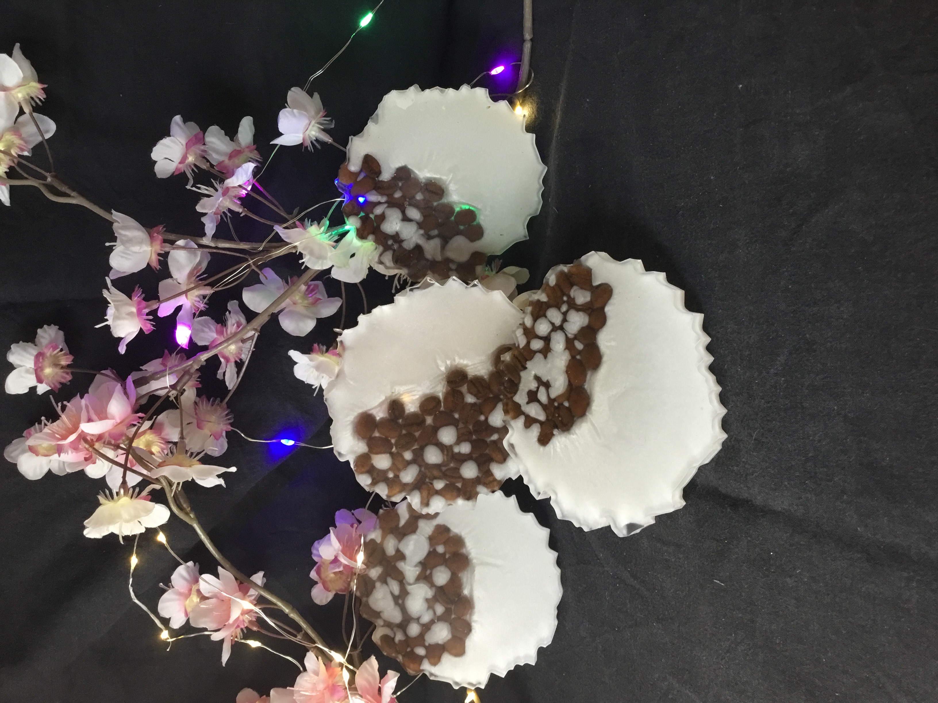 Lot sous verres grain de café et blanc