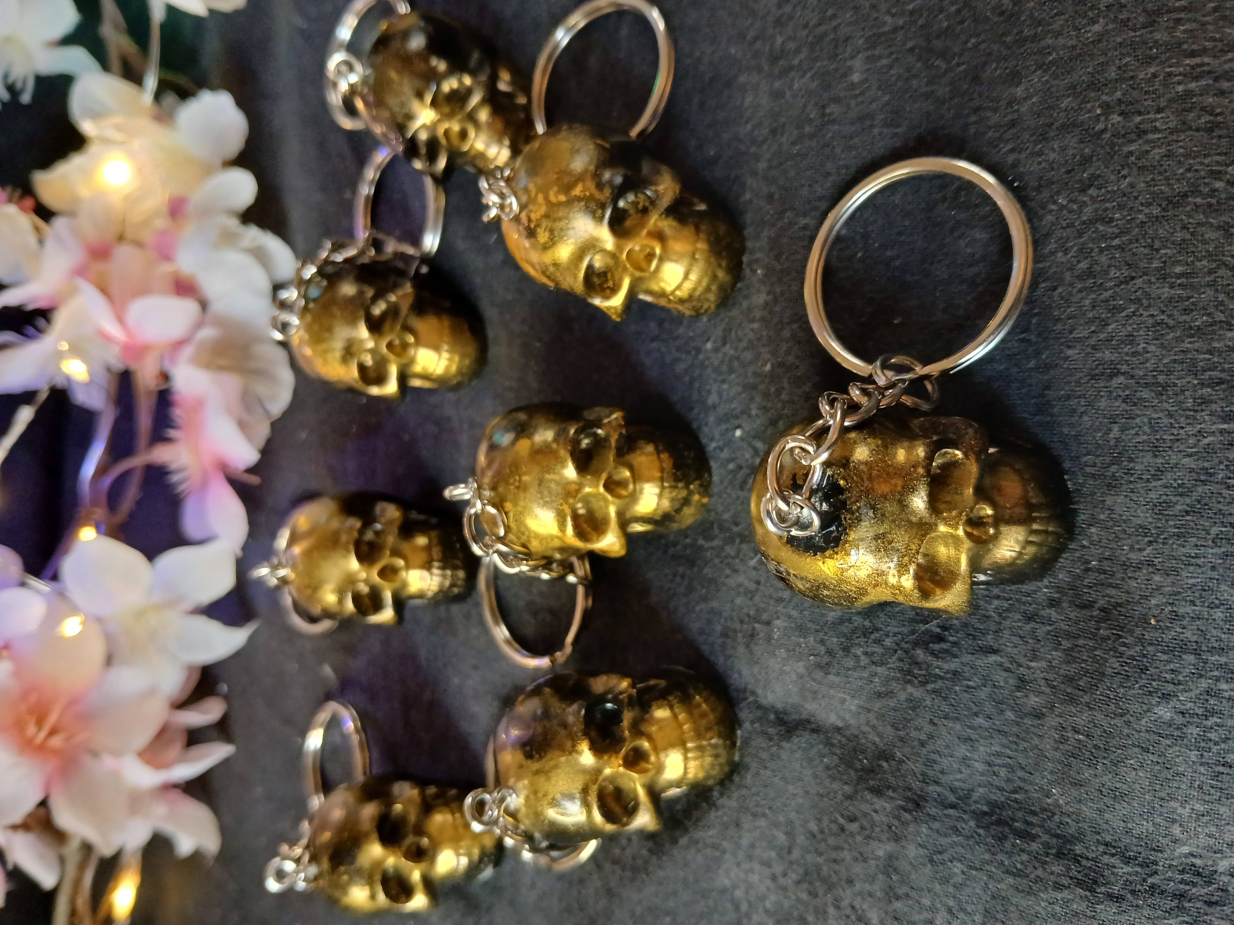 Porte clé skull noir et or