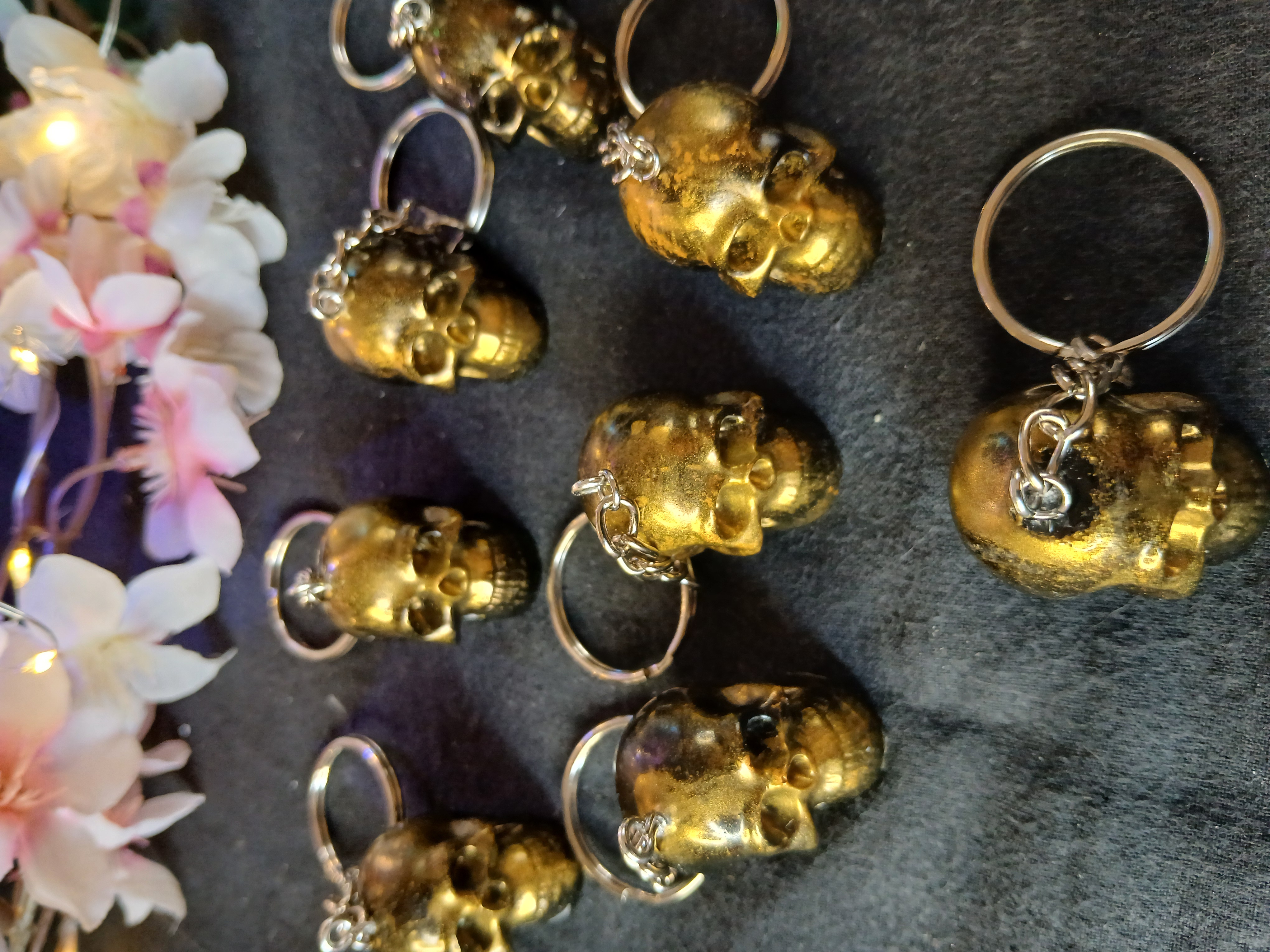 Porte clé skull noir et or