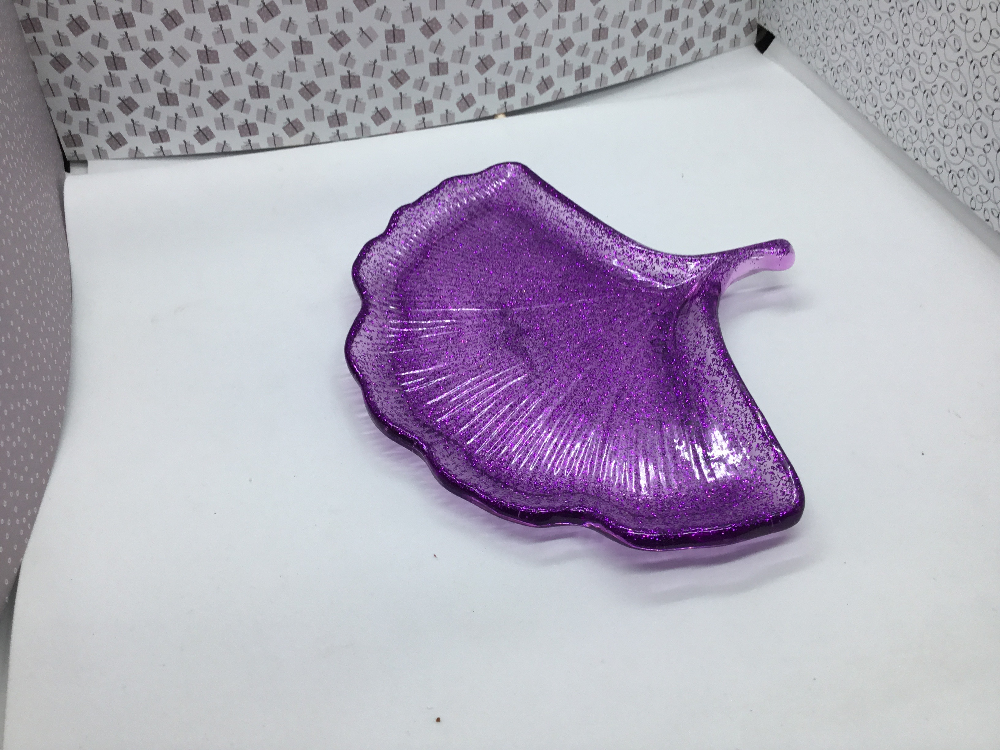 Vide poche en forme de feuille de gingko violet