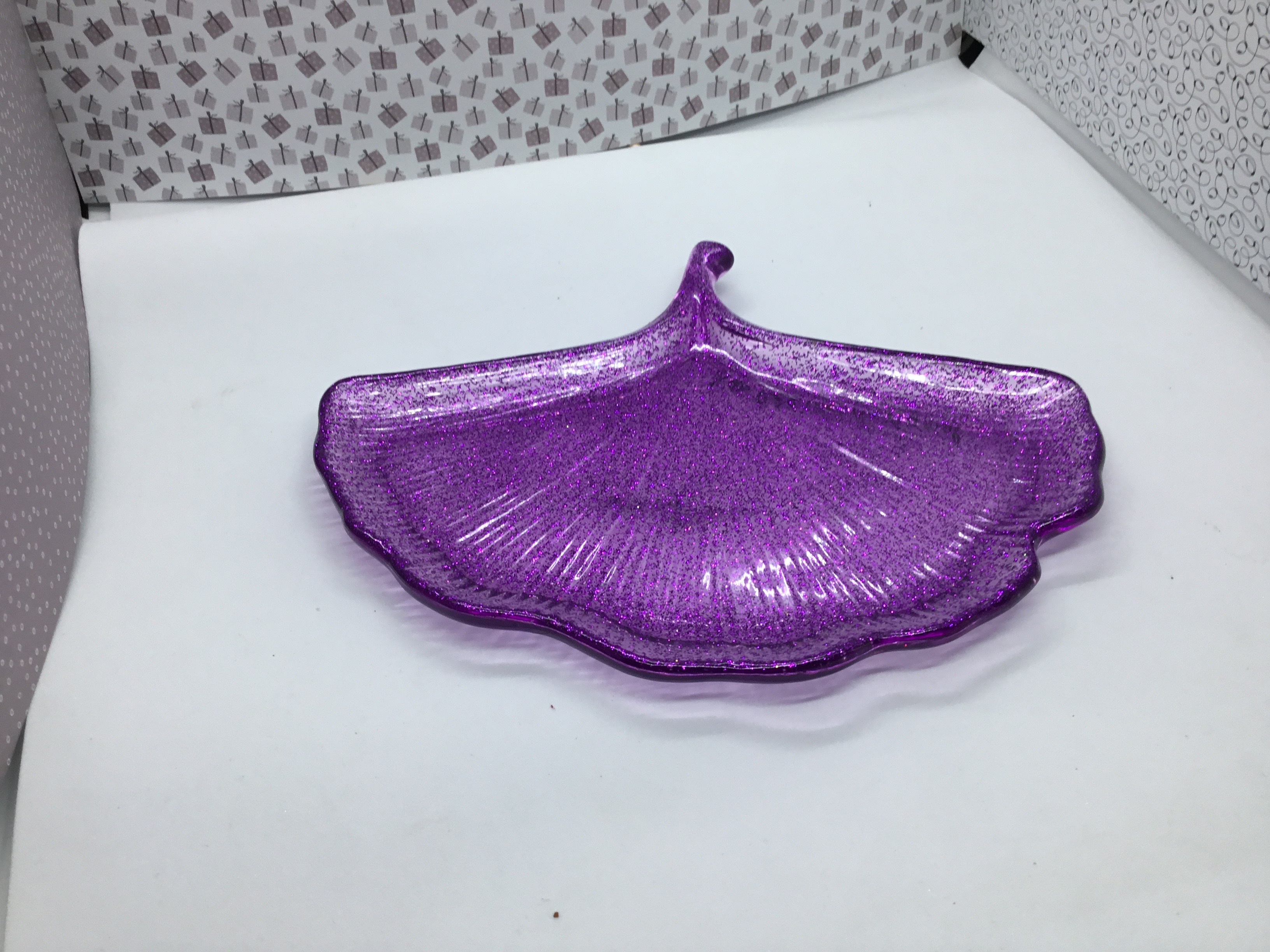 Vide poche en forme de feuille de gingko violet