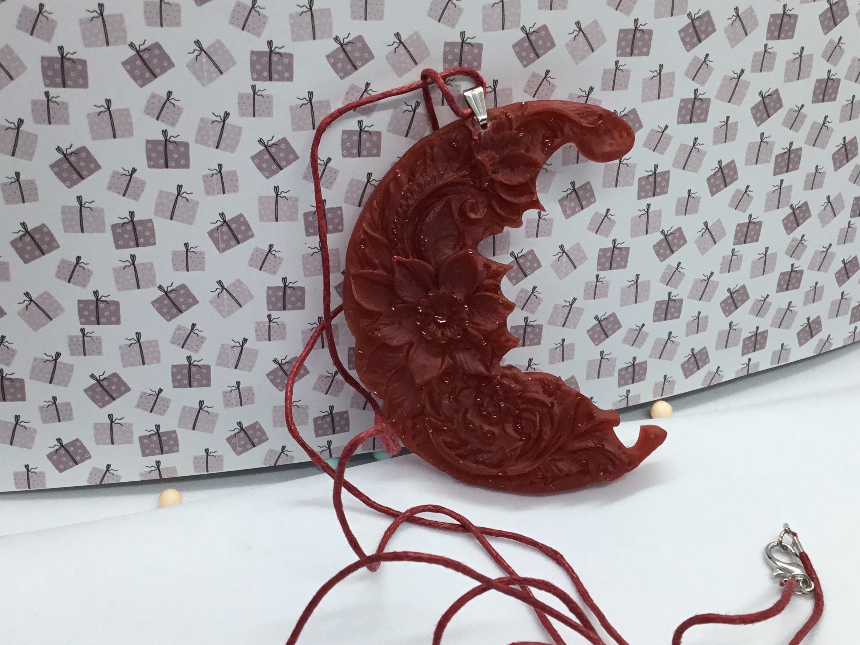 Pendentif en forme de lune
