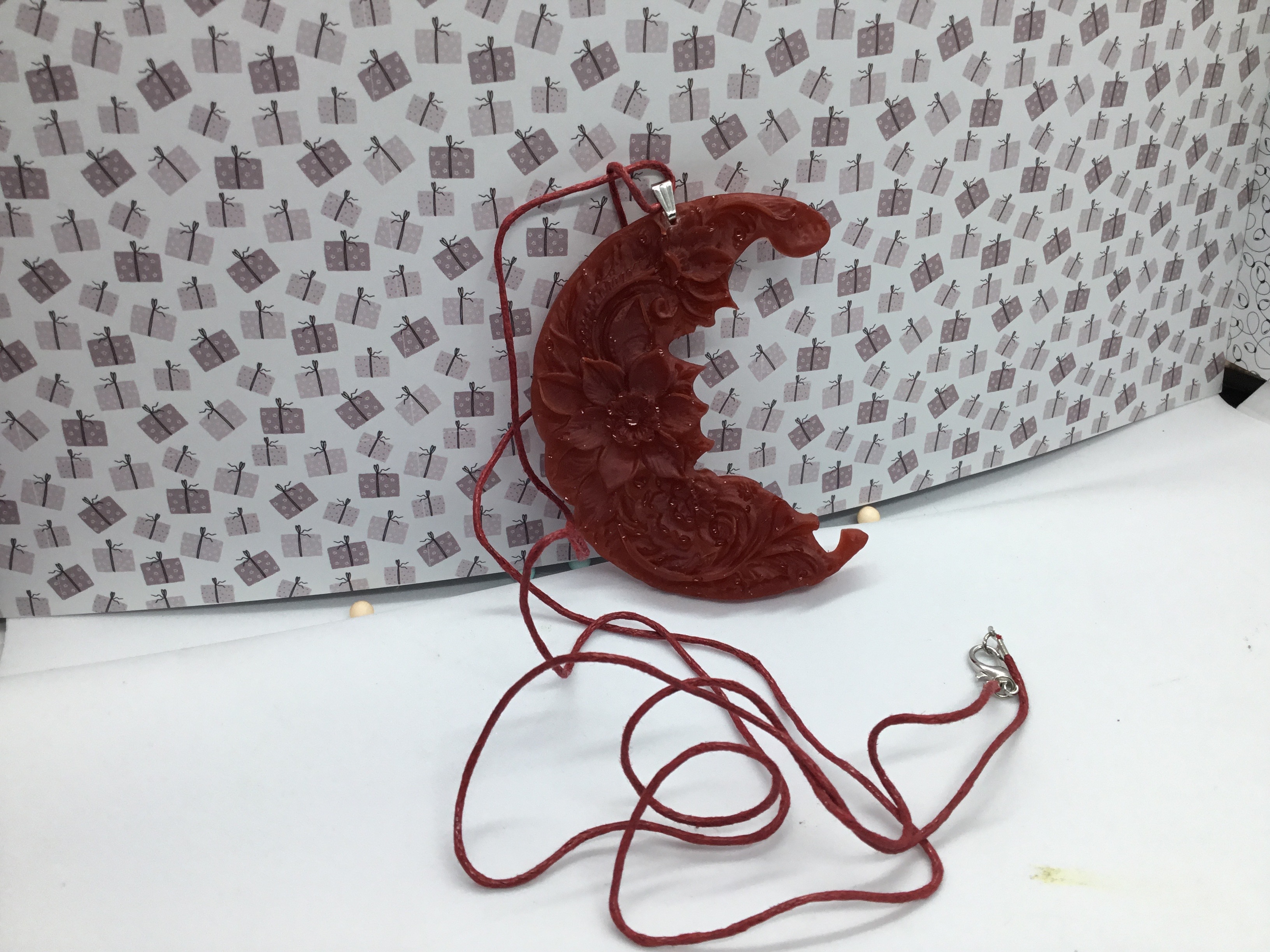 Pendentif en forme de lune