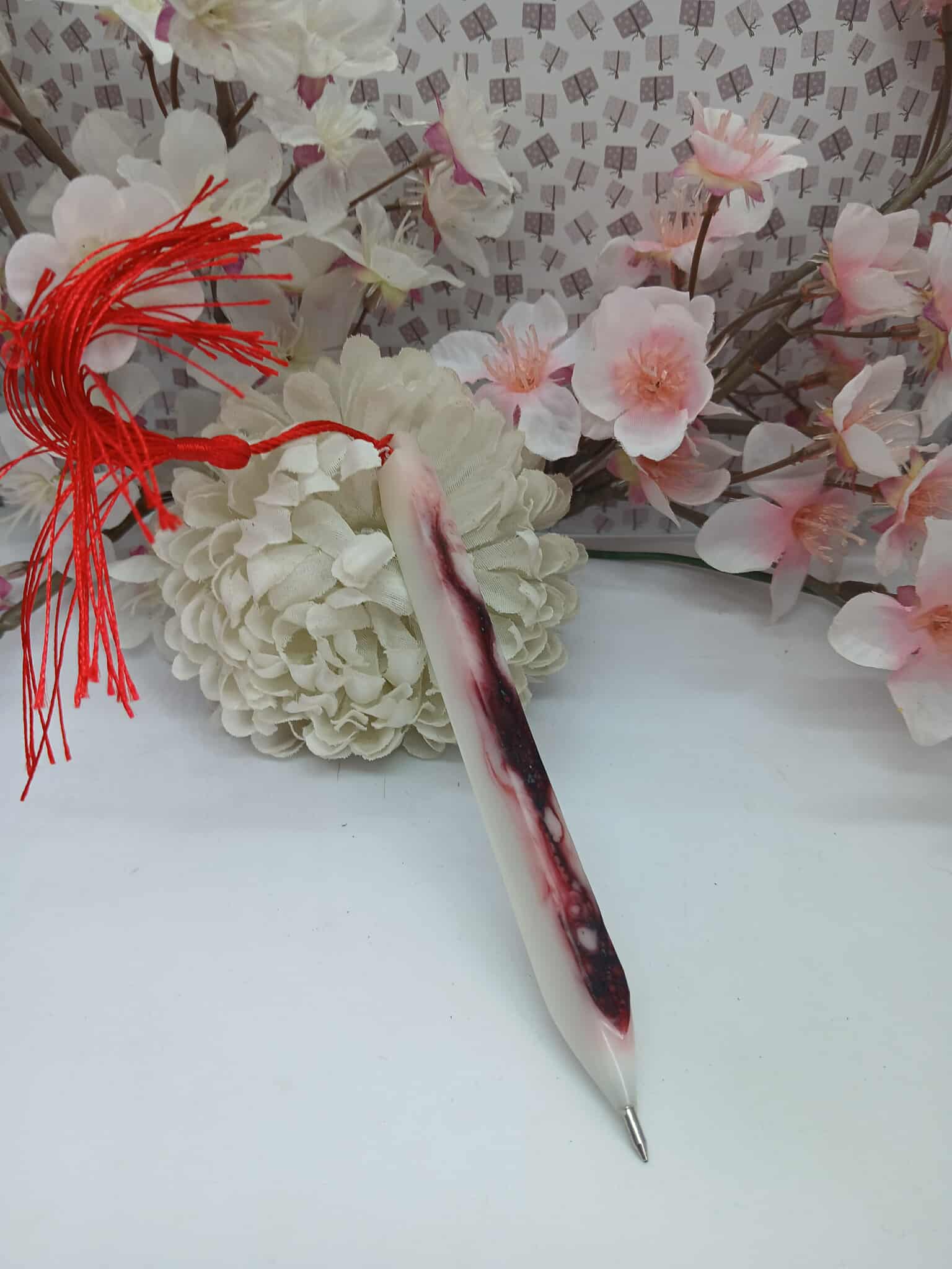Stylo forme carré marbré blanc et rouge grenat