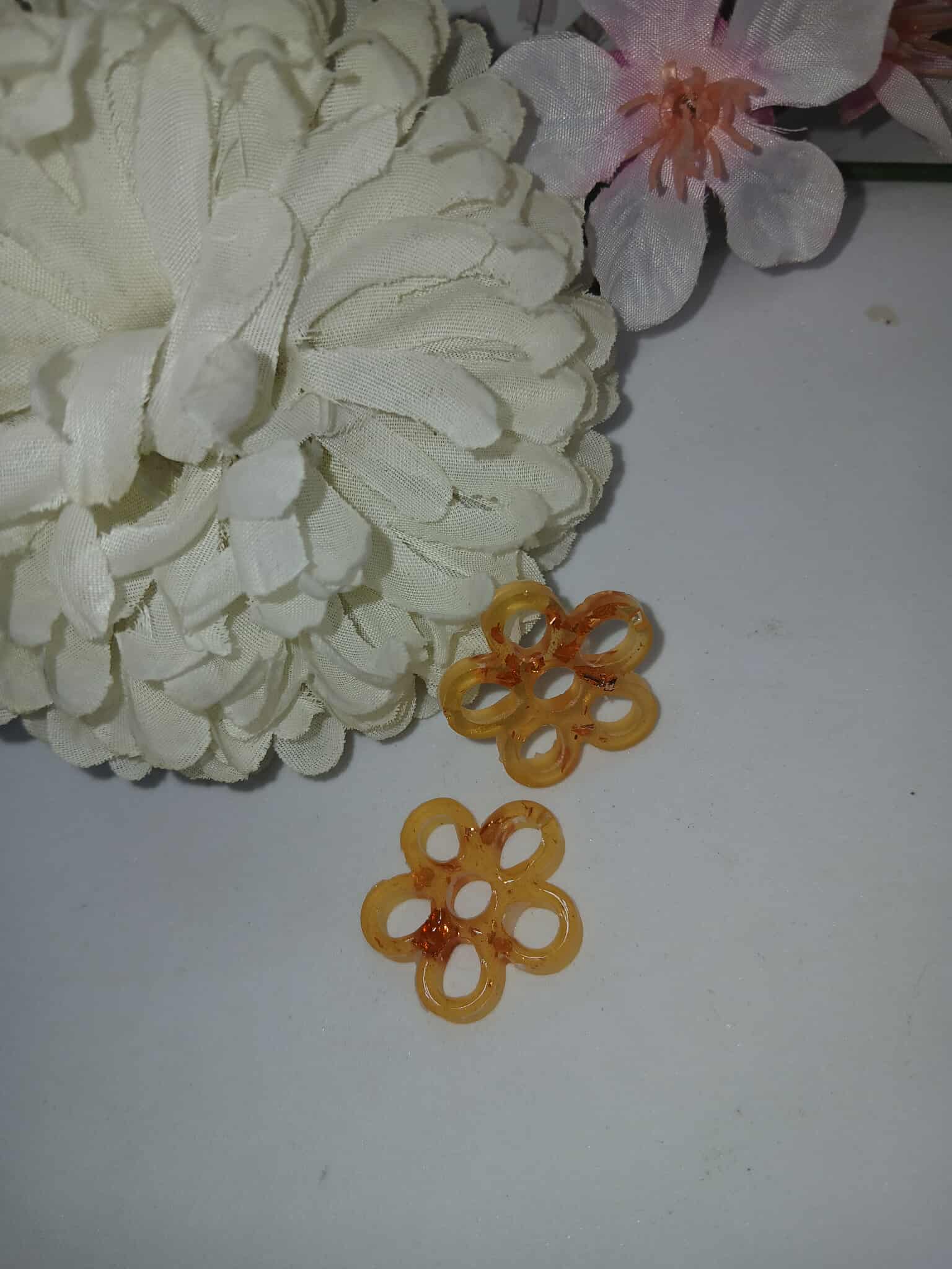 Boucles doreilles forme fleur  6 trous N°2