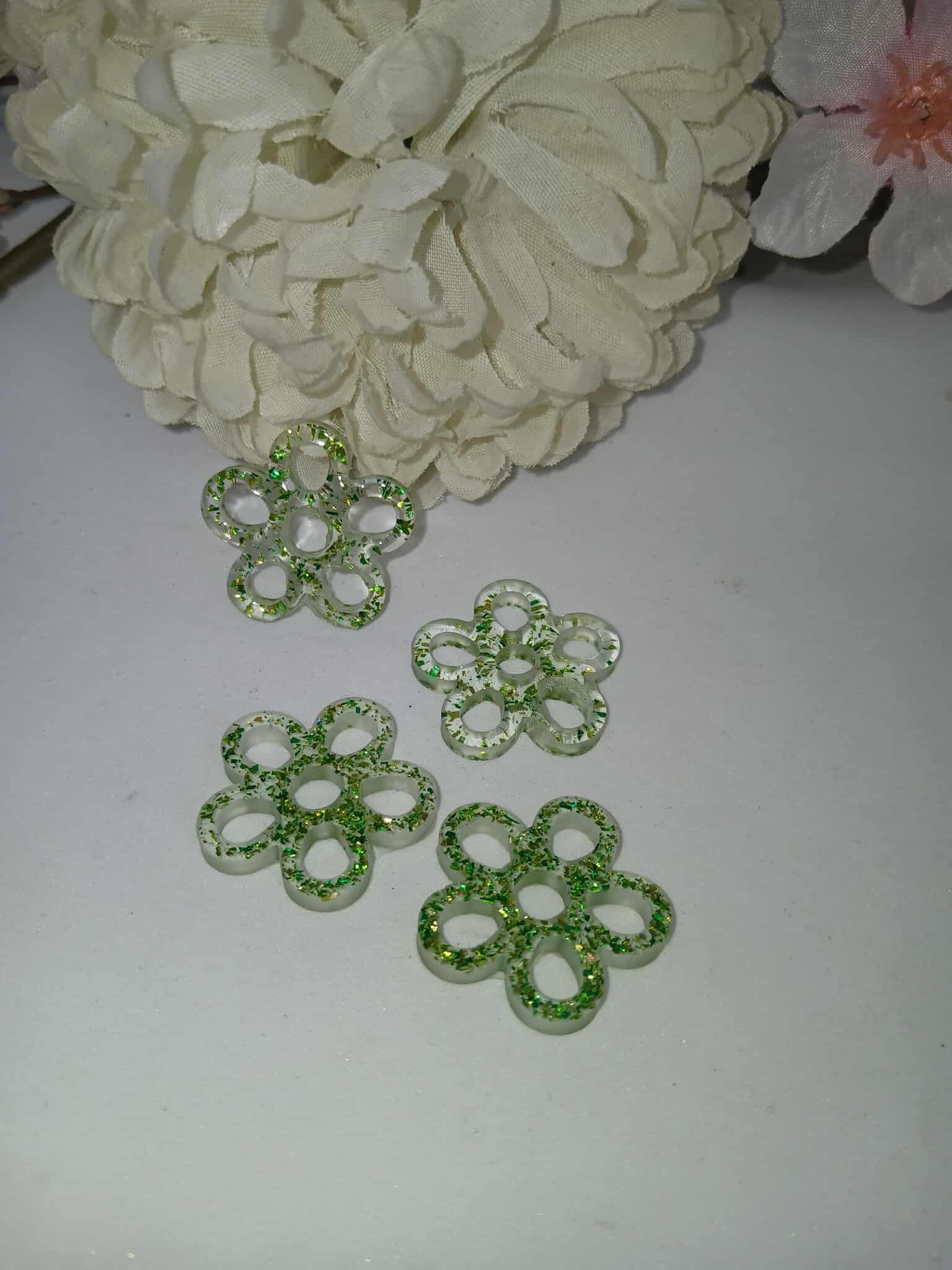 Boucles d'oreille en forme de fleur 6 trous en résine N°2