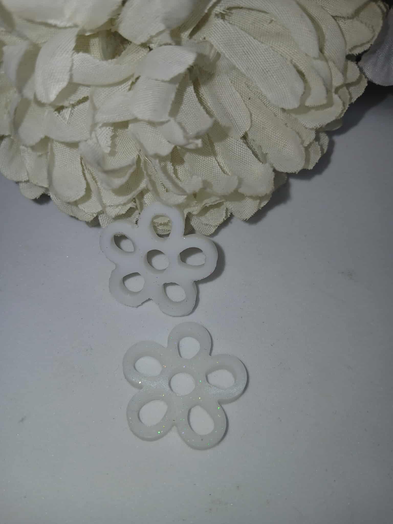 Boucles d'oreilles en forme de fleur 6 trous N°2