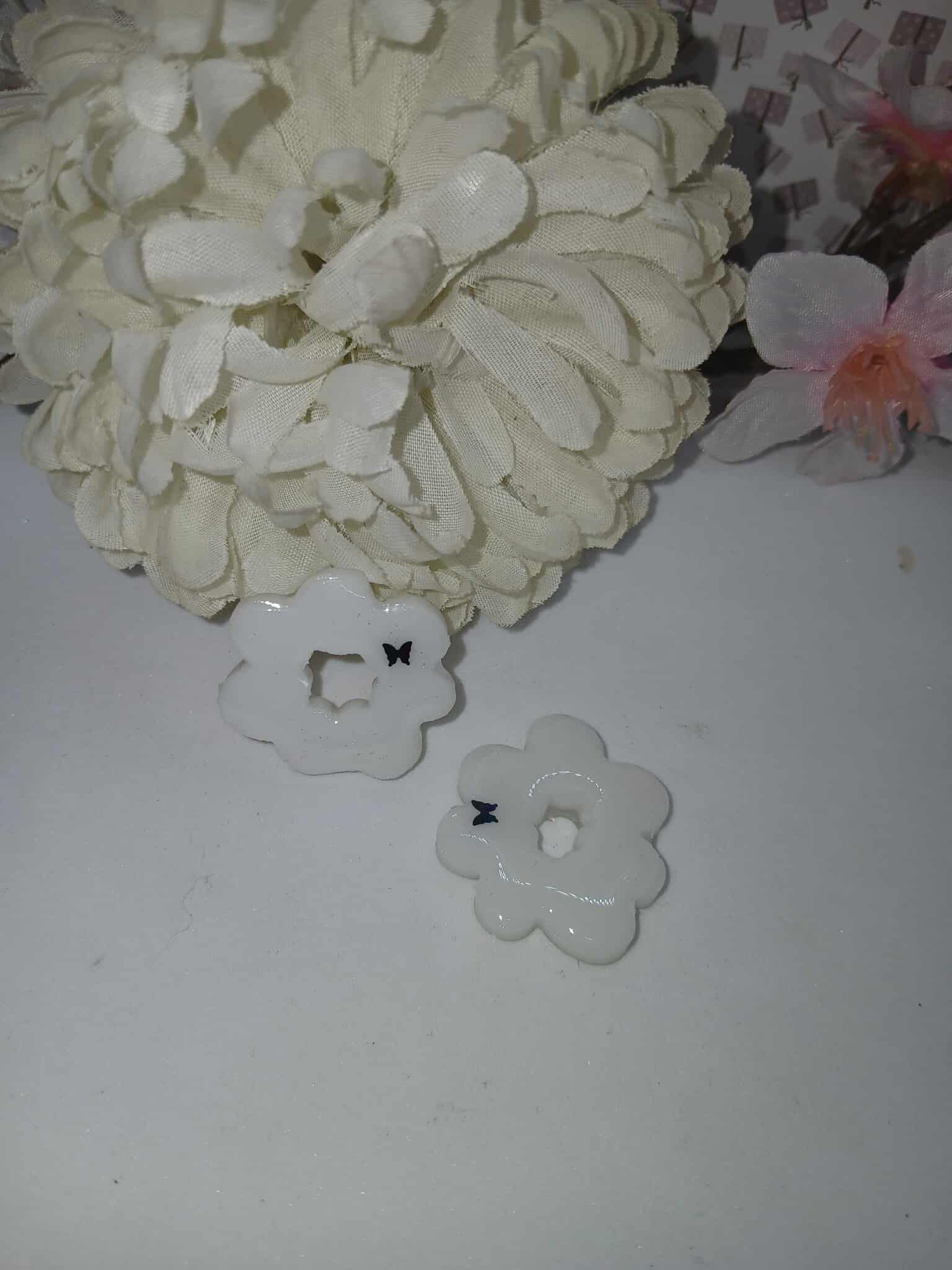 Boucle d'oreilles nuage blanc N°9 avec papillon