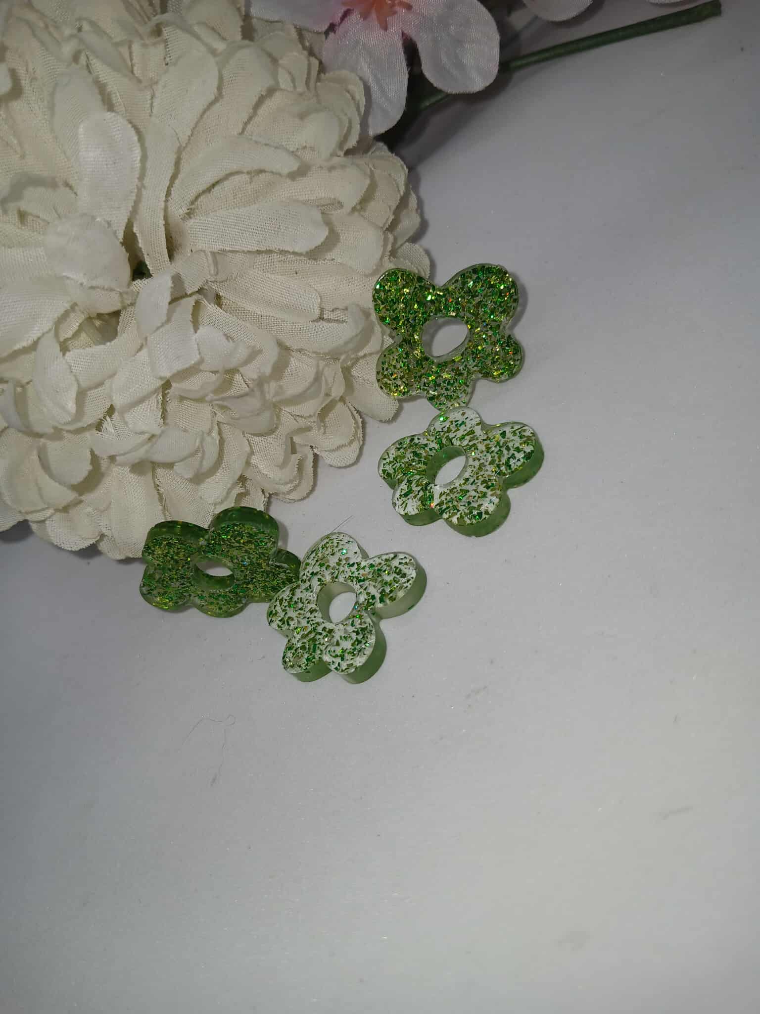 Boucles d'oreilles petit nuage N°1 vertes pailletées