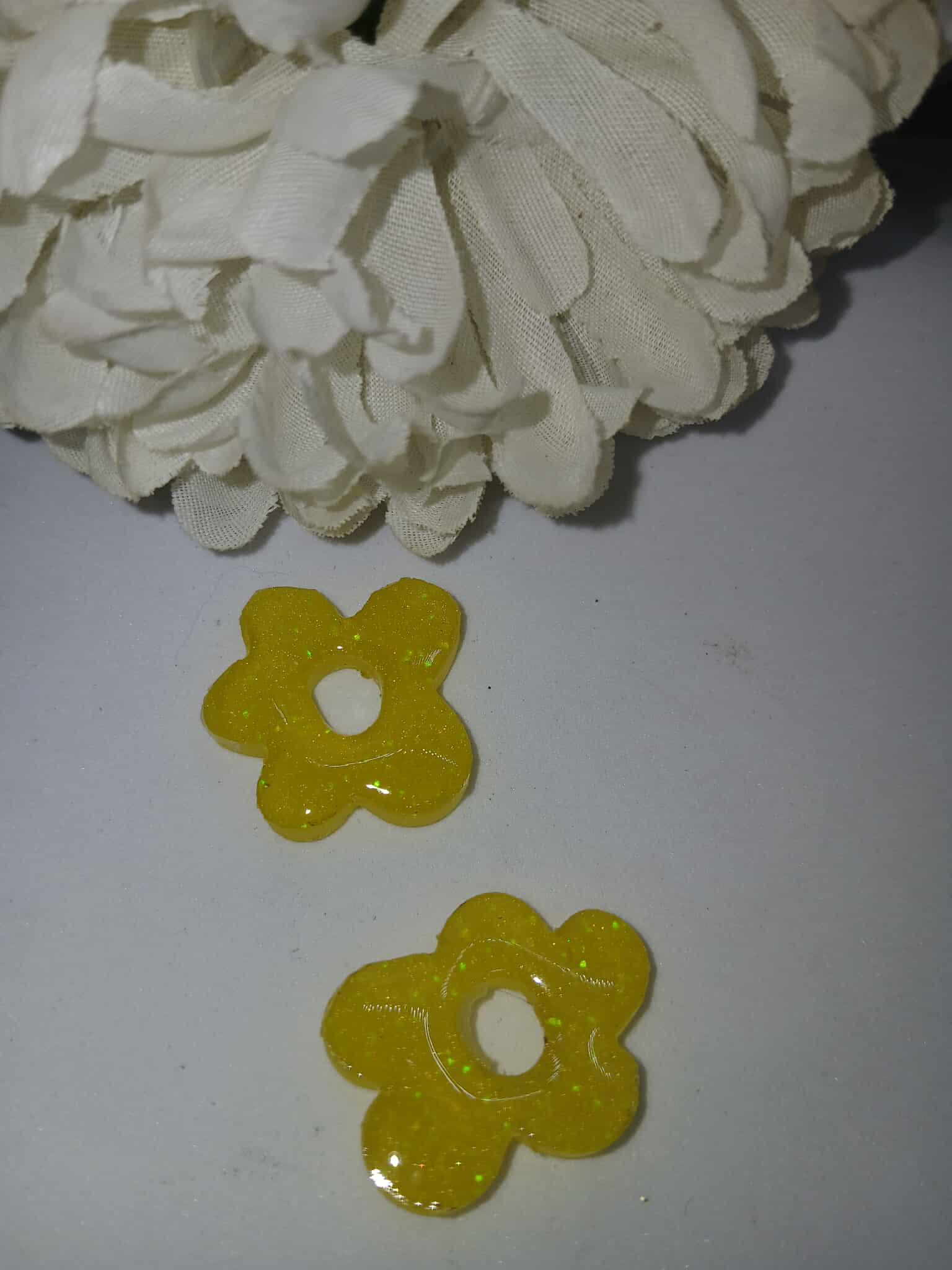 Boucles d'oreilles petit nuage N°1 jaune pailletées