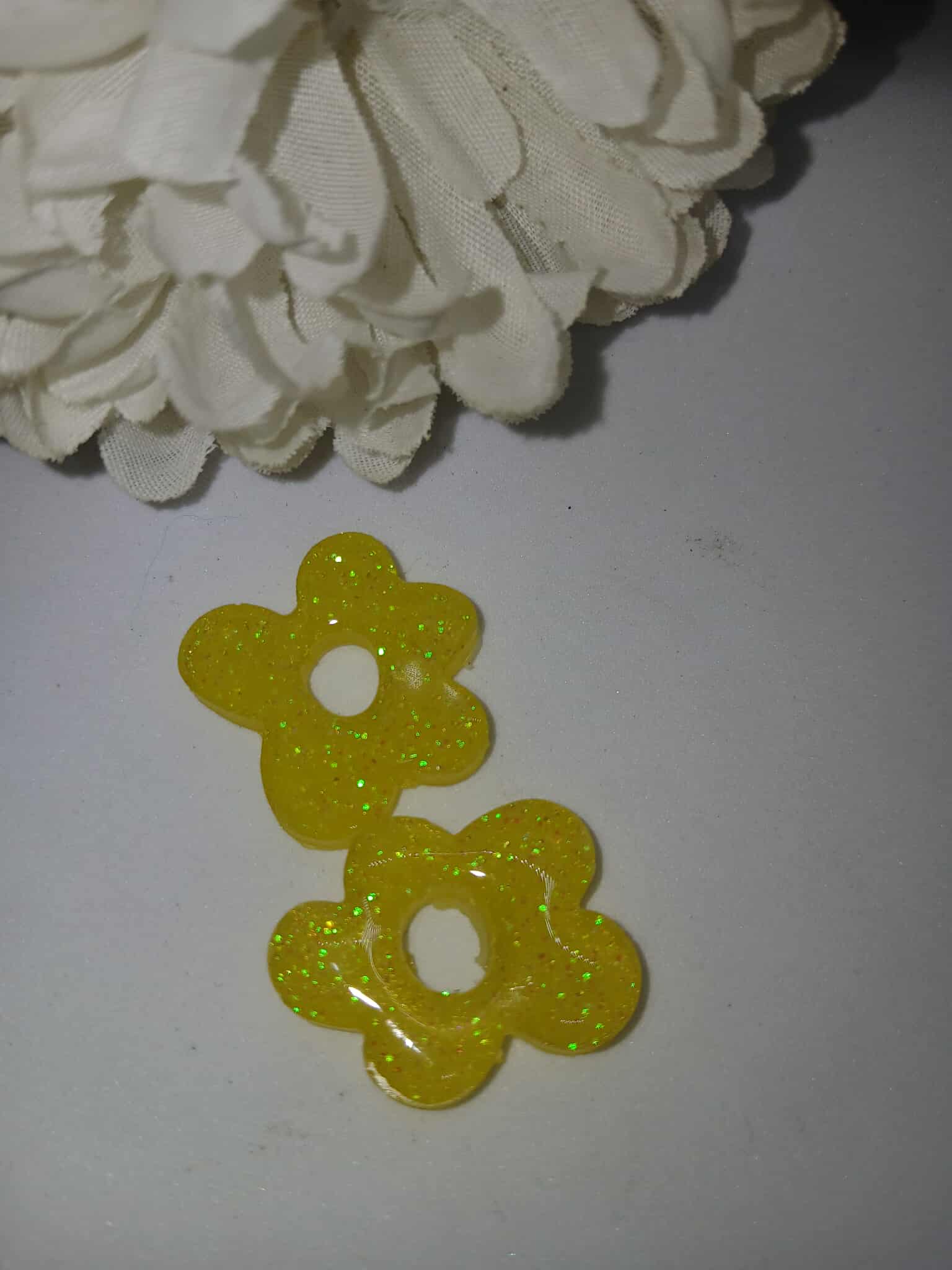 Boucles d'oreilles petit nuage N°1 jaune pailletées