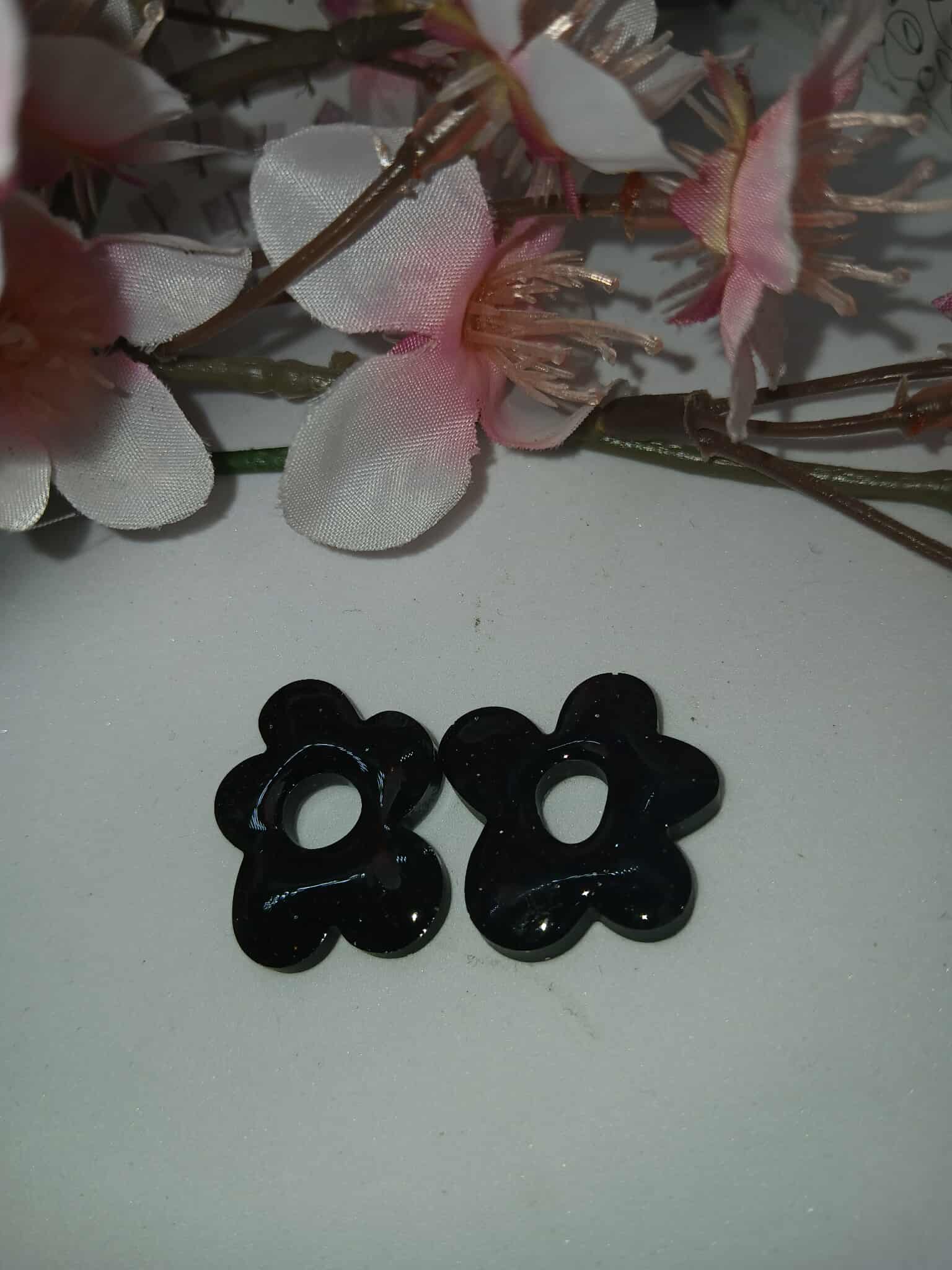 Boucle d'oreille fleur 5 pétales N°10 noir