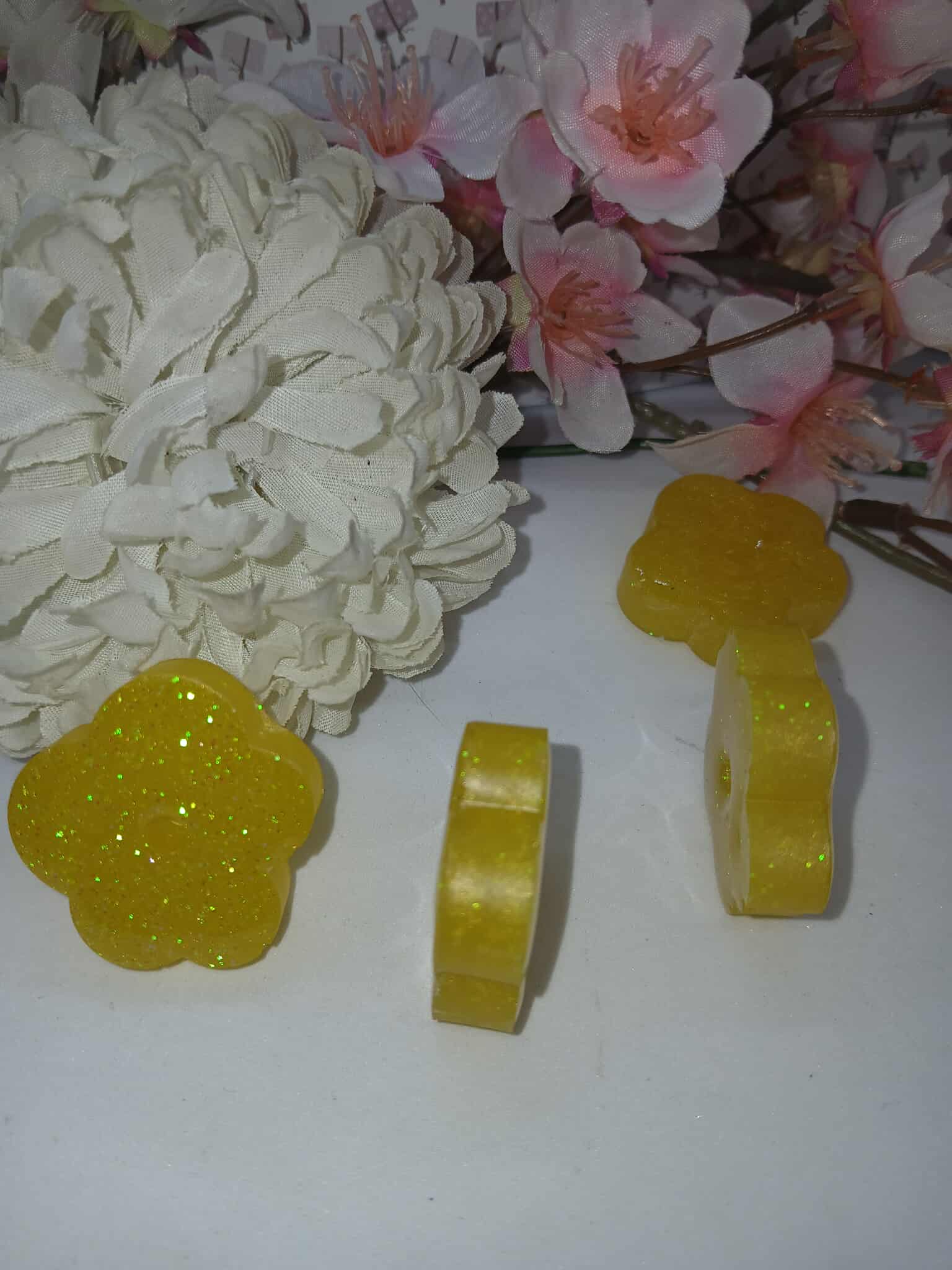 Boucle d'oreille fleur 5 pétales N°10 jaune