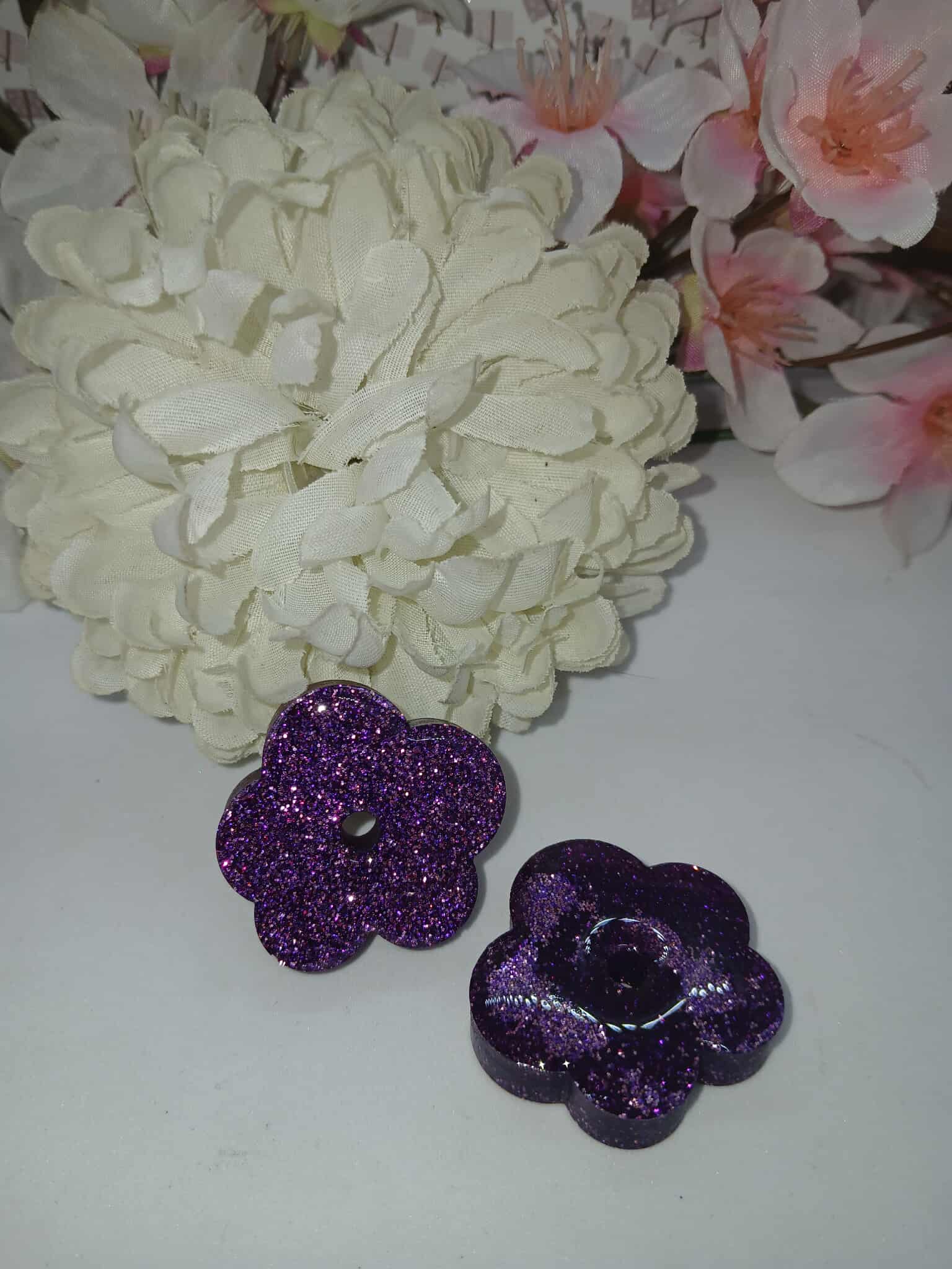 Boucle d'oreille en forme de fleur 5 pétales N°10 violette pailletée