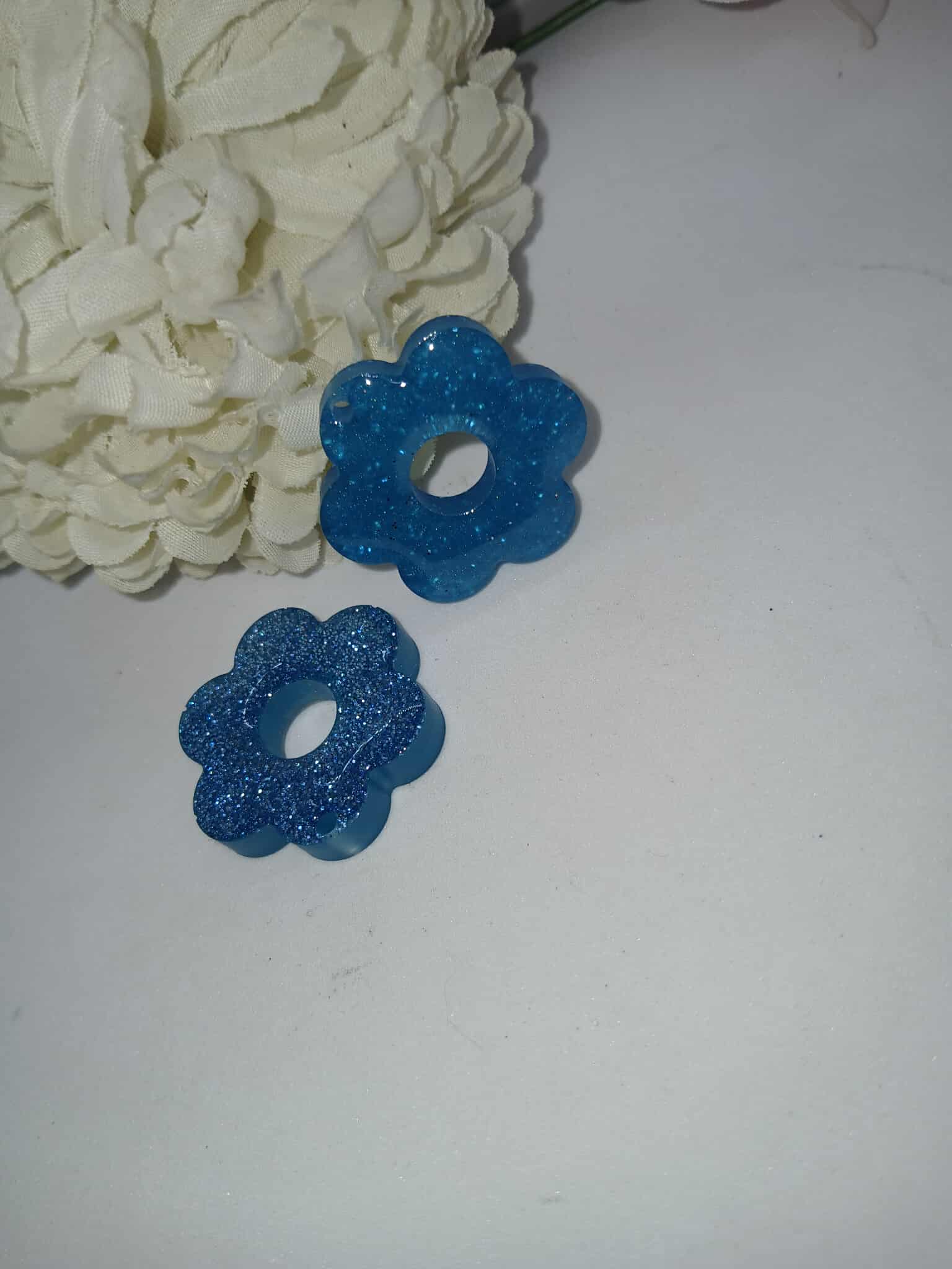 Boucle d'oreille felur 6 pétales N°6 bleue pailleté