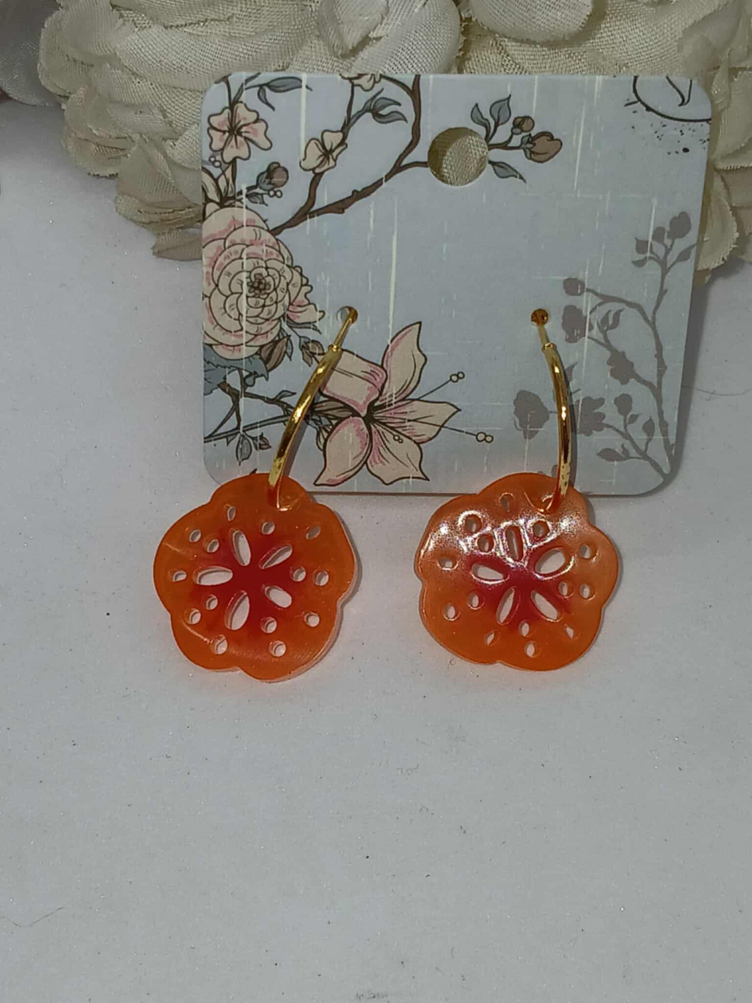 Boucles d'oreilles forme fleur rouge / orangées
