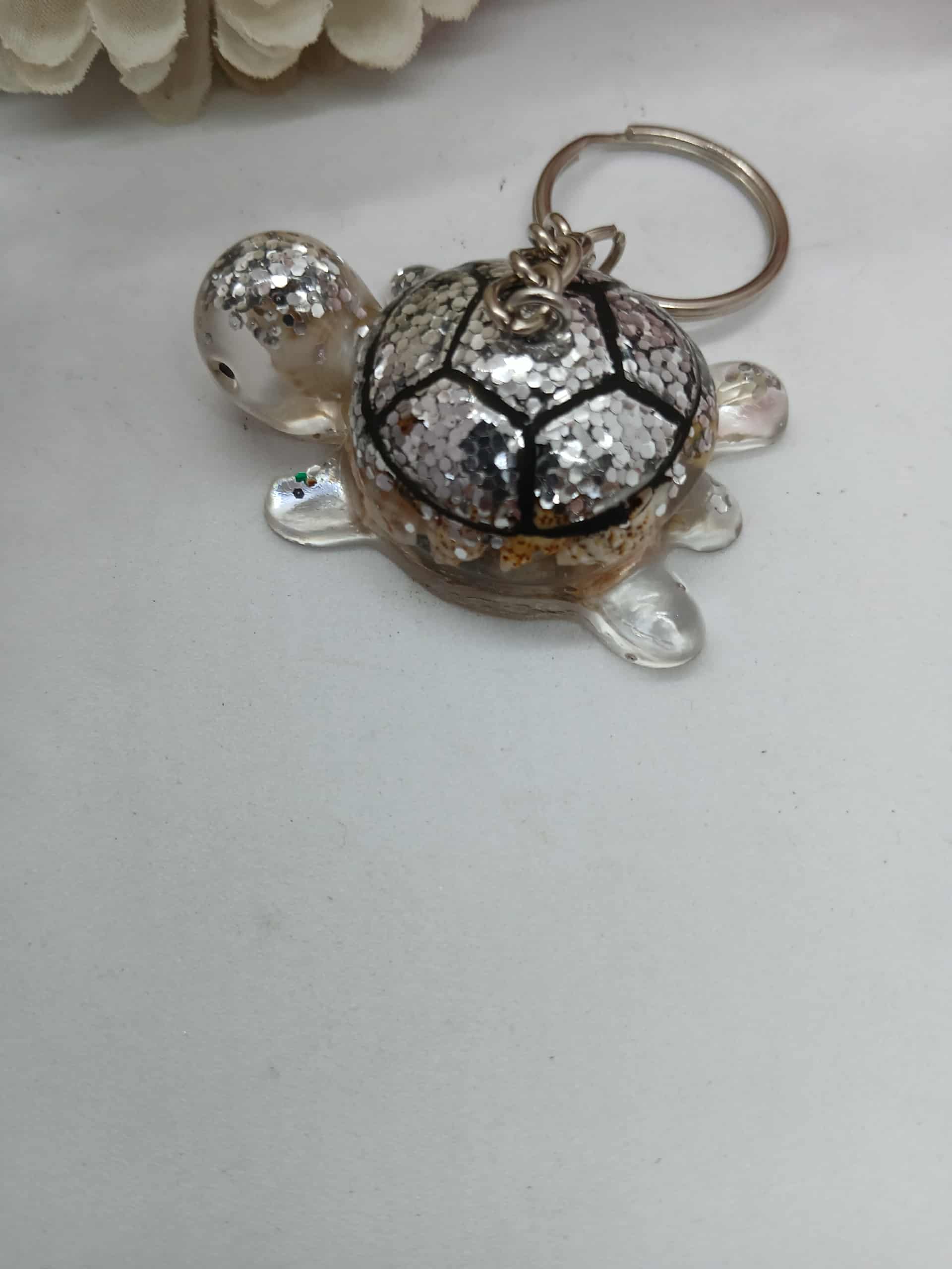 LYA Porte-clés Tortue paillette argentée et coquillage