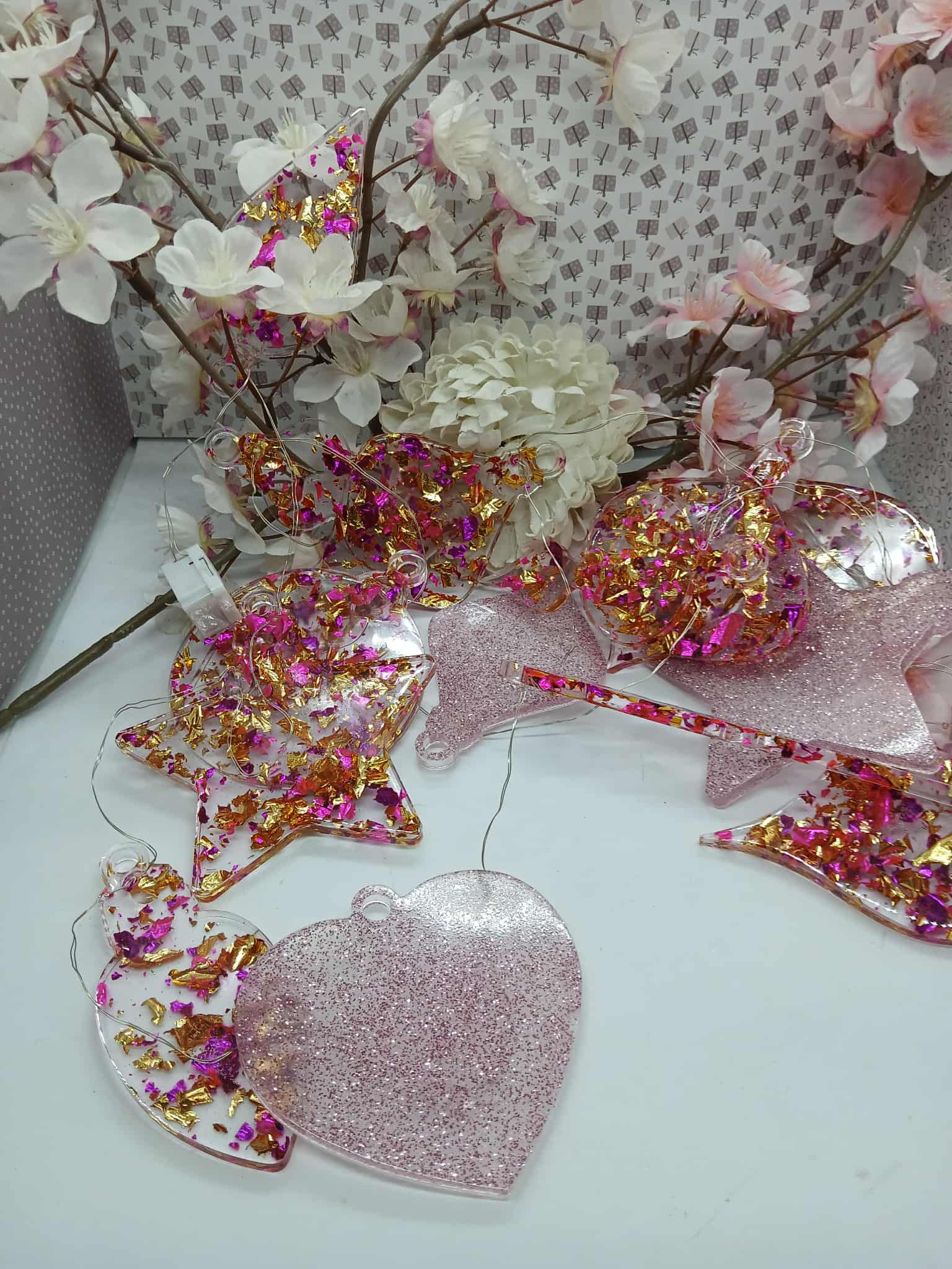 CUPIDON Guirlande lumineuse avec forme de cœur et boule de Noël