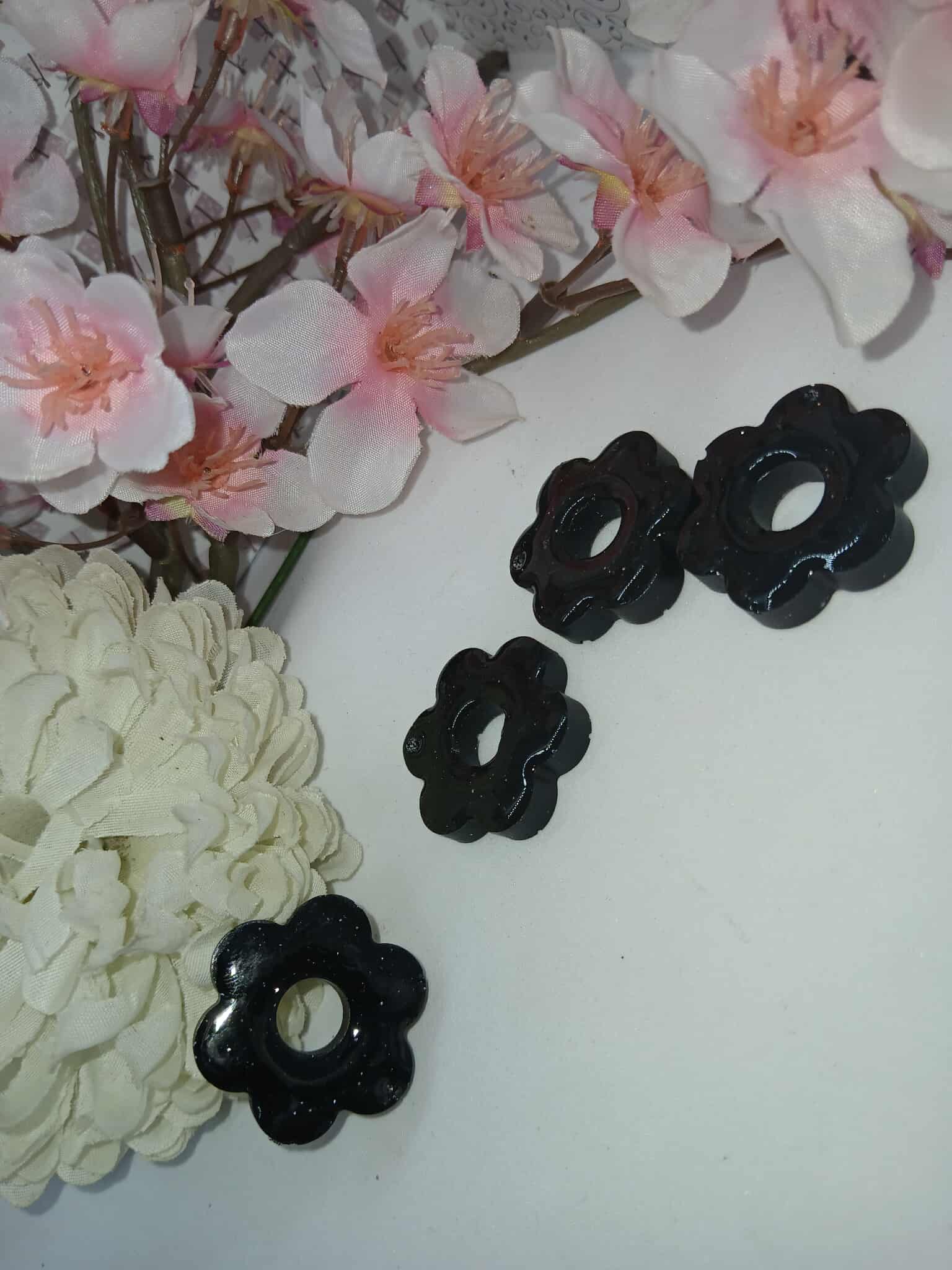 Boucle d'oreille en forme de fleur 6 Pétales N°6 noire