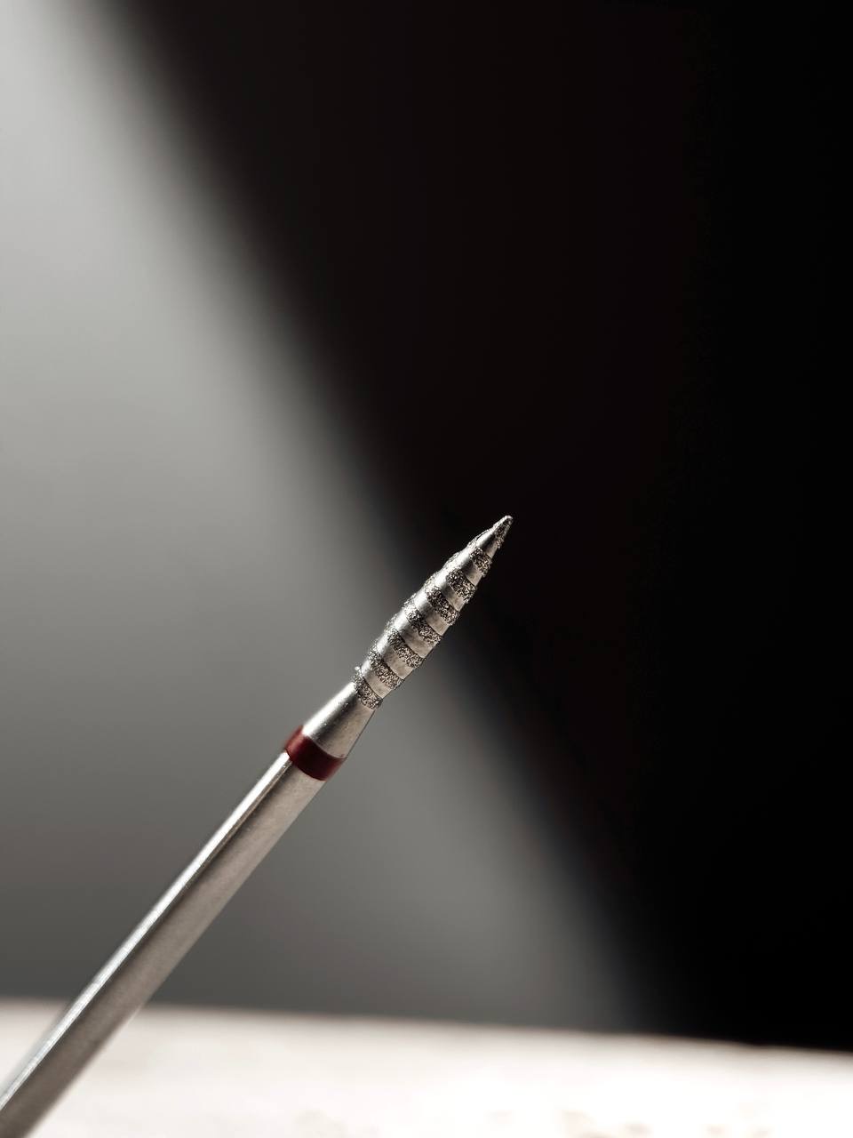 Diamond tip TORNADO with pointed tip red