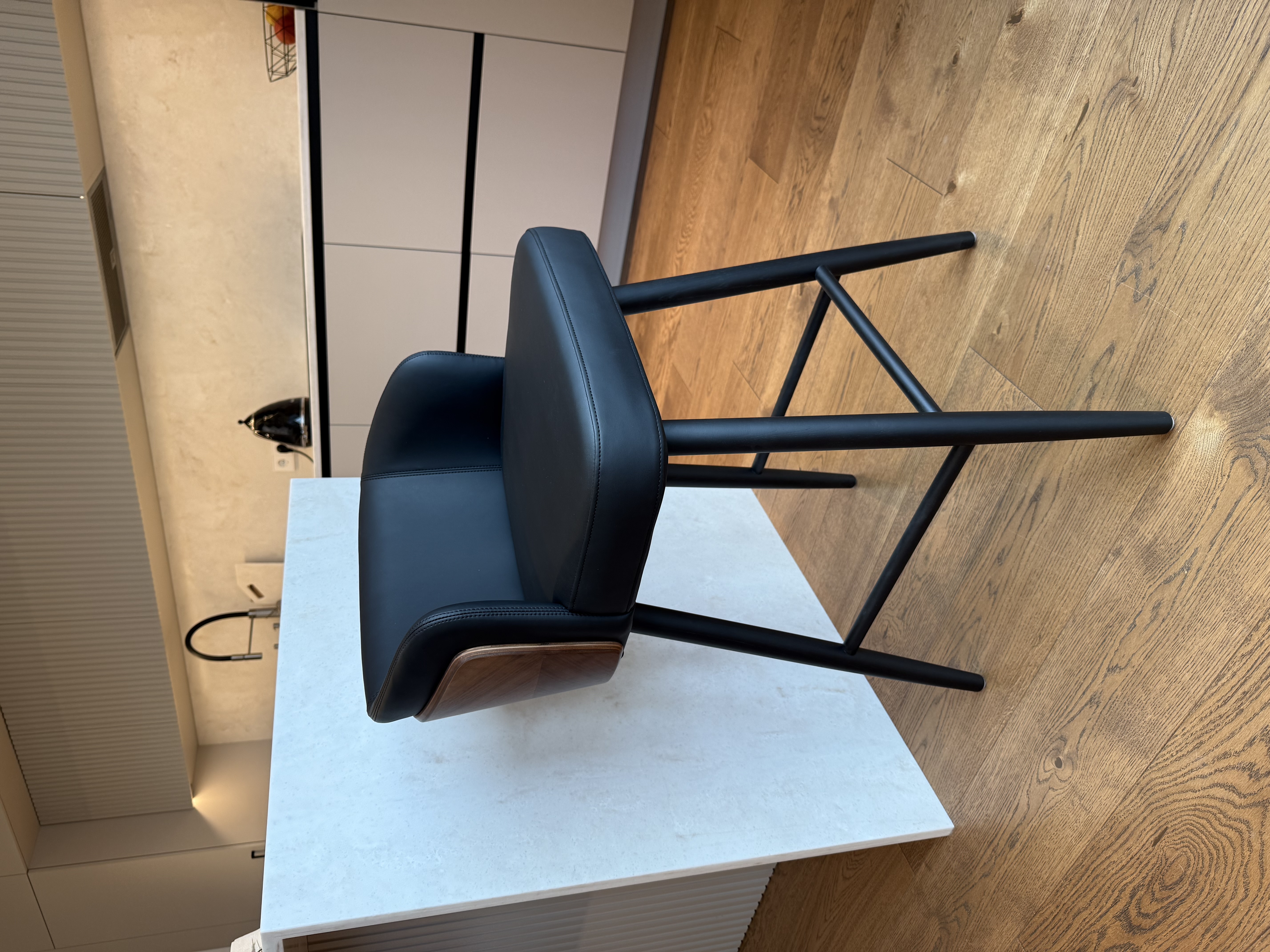 Pusbario kėdė TY50 Black