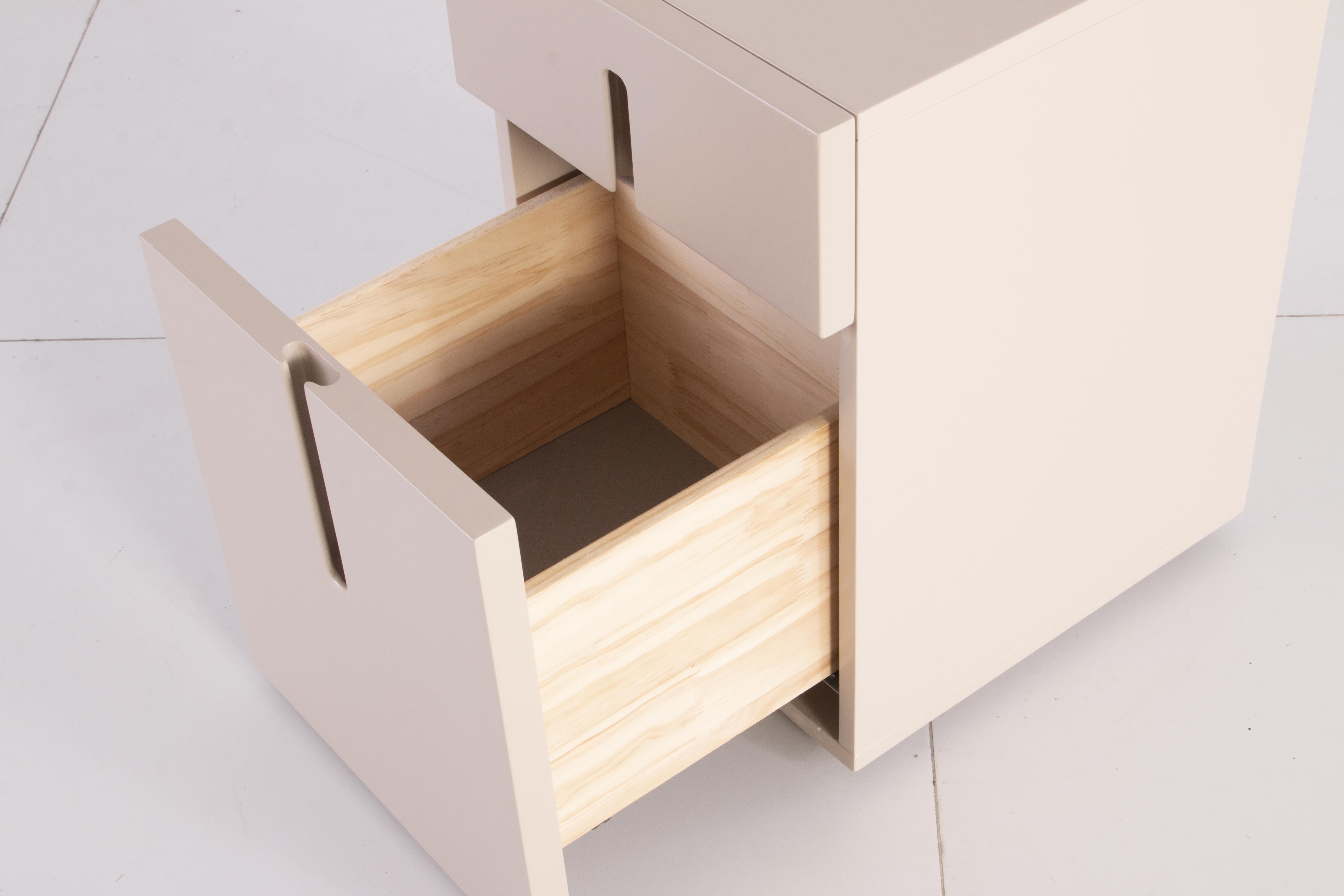 Naktinis Staliukas FL082