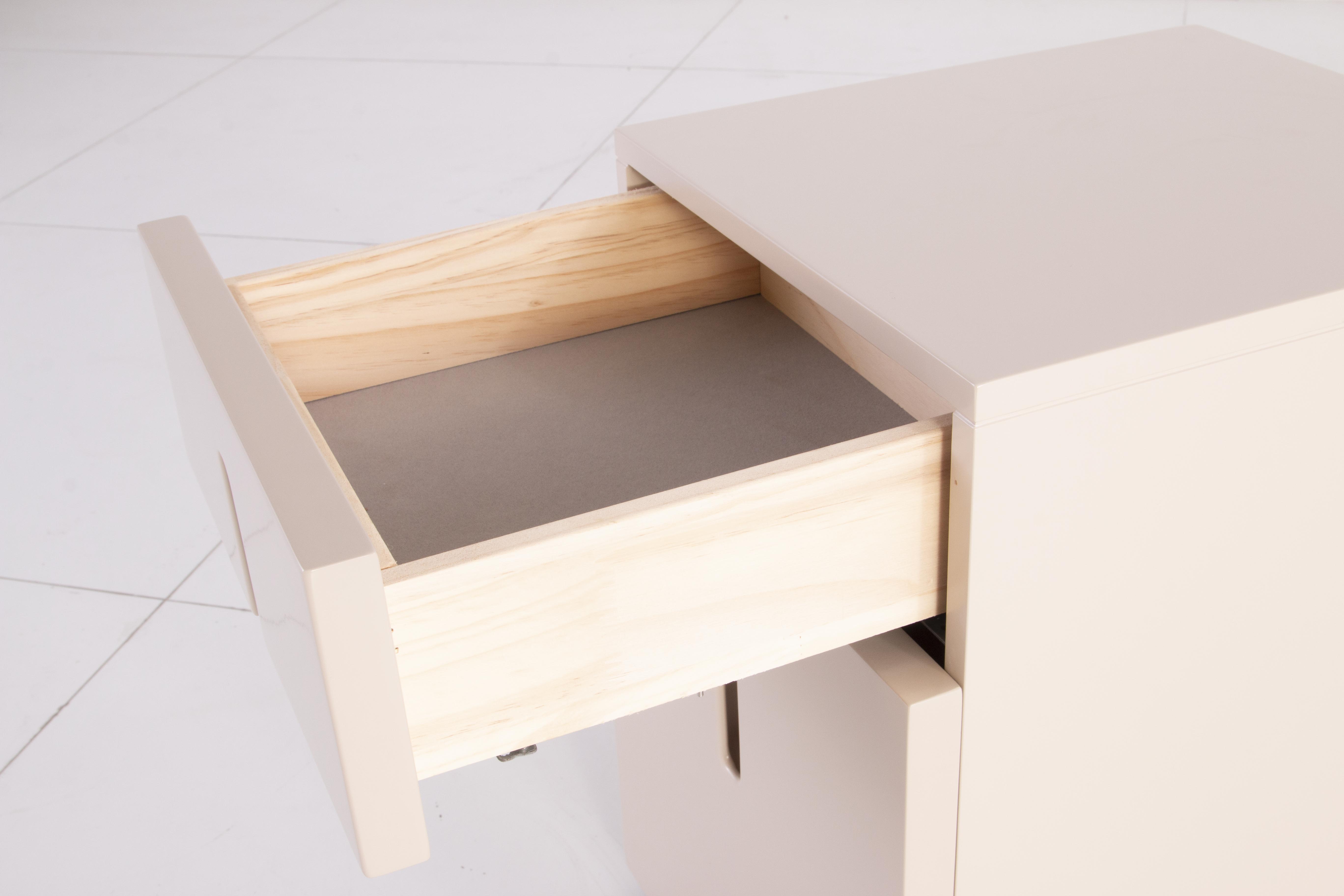 Naktinis Staliukas FL082