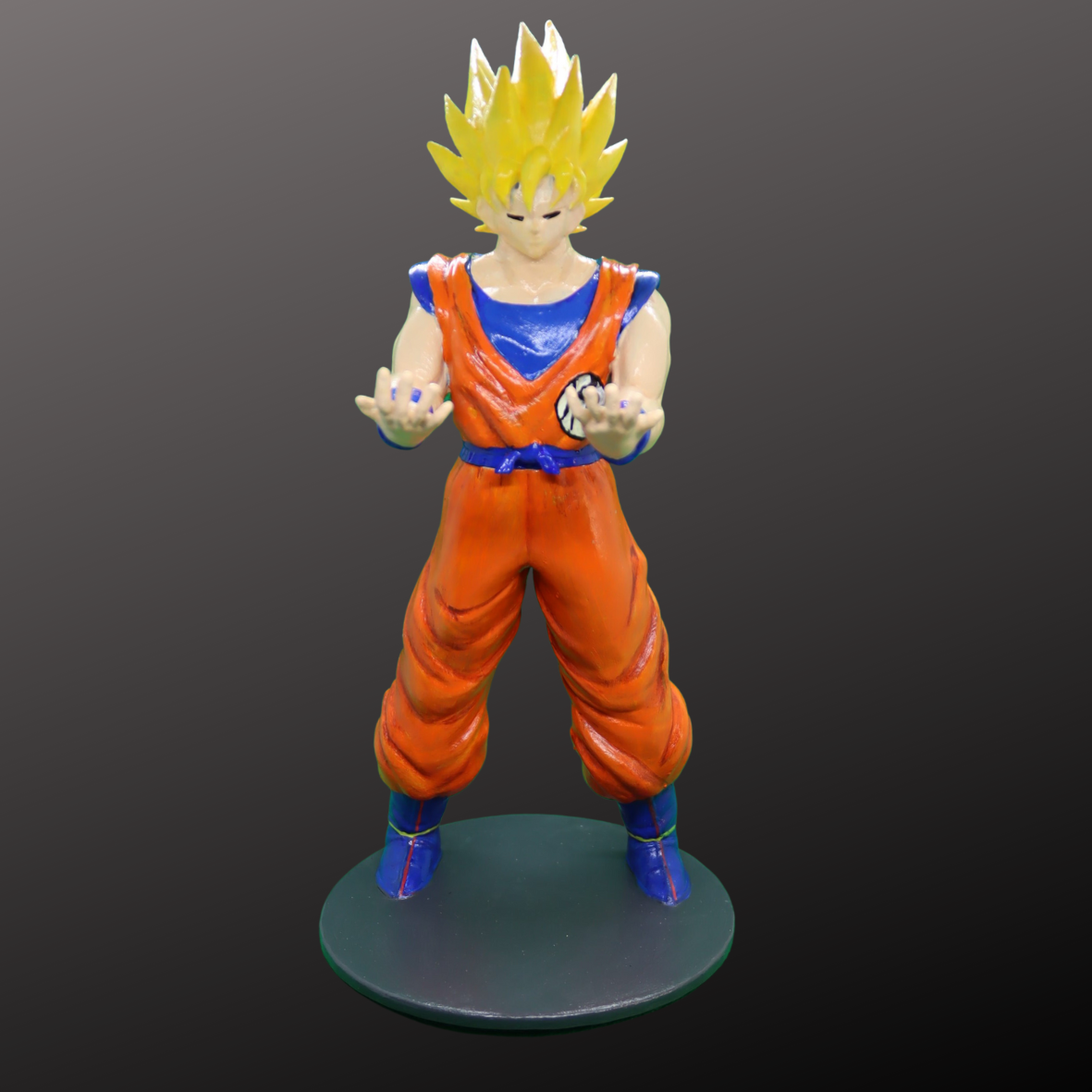 Goku porte manette, lunettes, ...