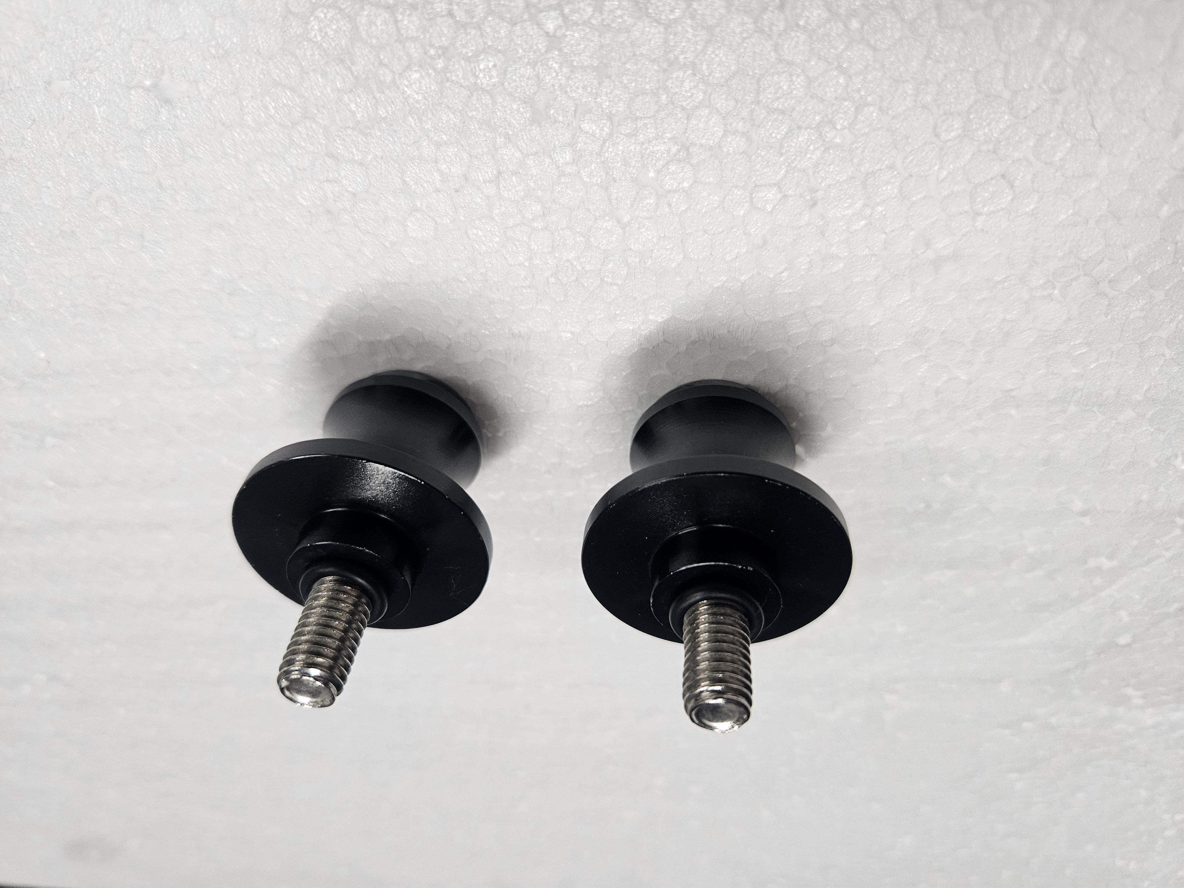 Pakėlimo atramos Bobbins M8 juodi