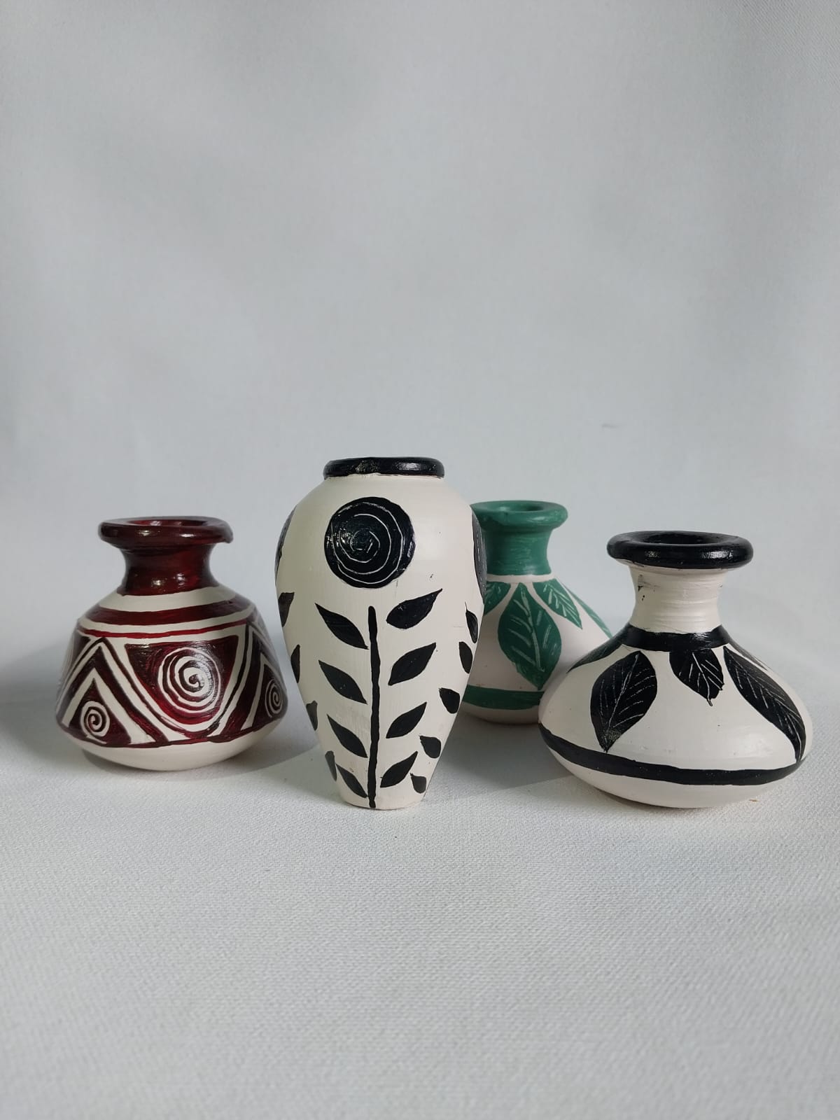 Hand Painted Earthen Show Pieces Set