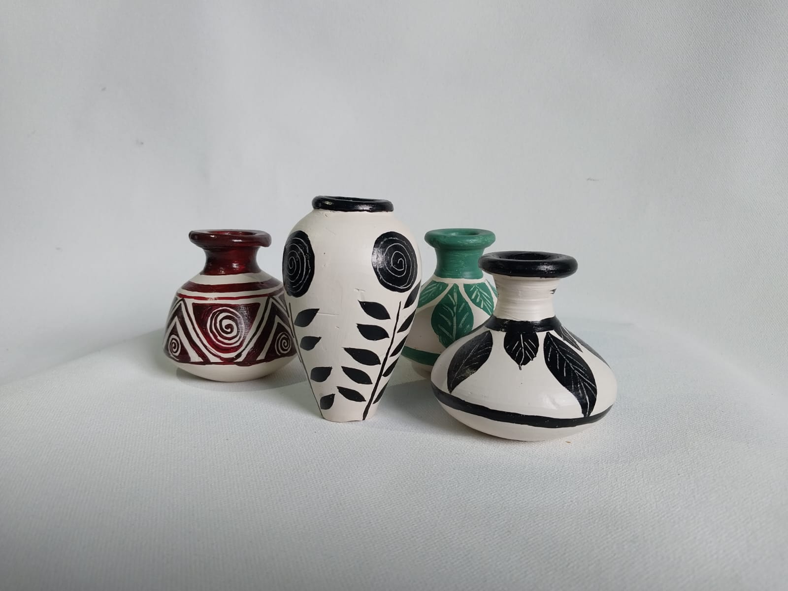 Hand Painted Earthen Show Pieces Set