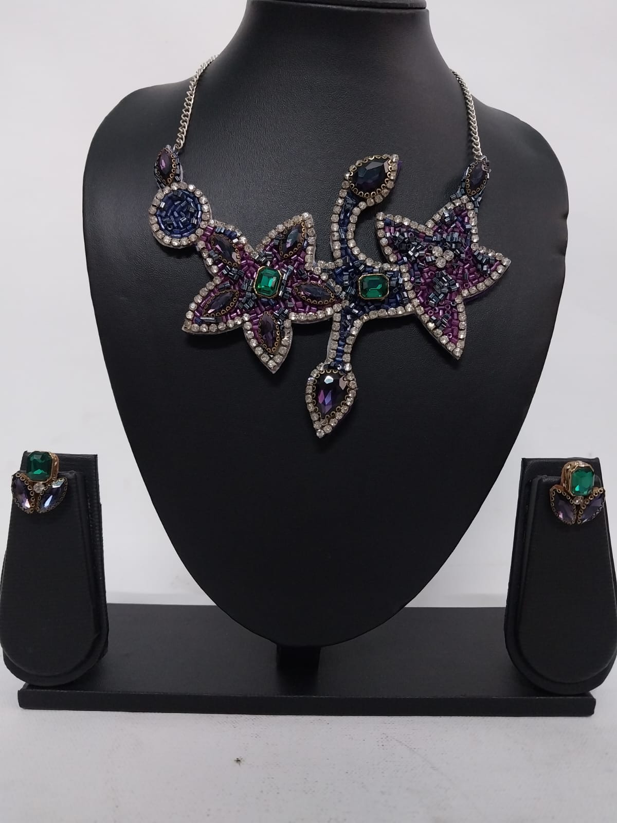 Necklace with Earrings made of Stones and Beads