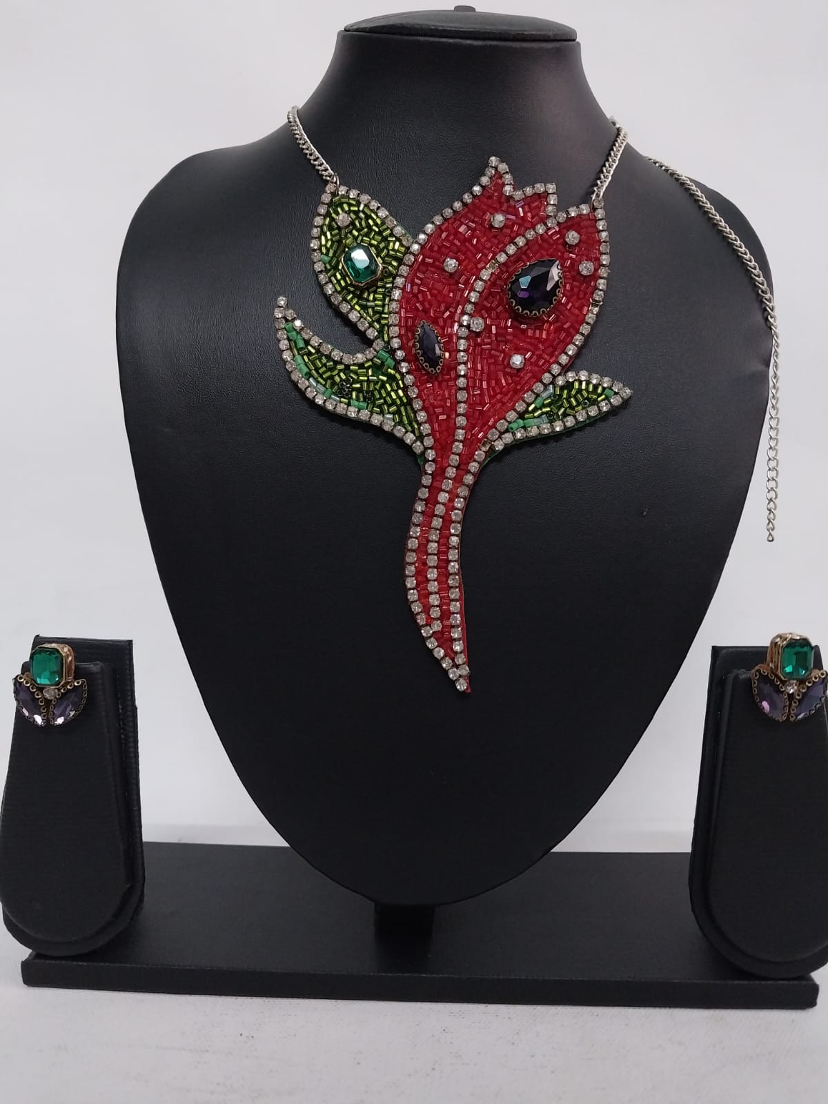 Necklace with Earrings made of Stones and Beads