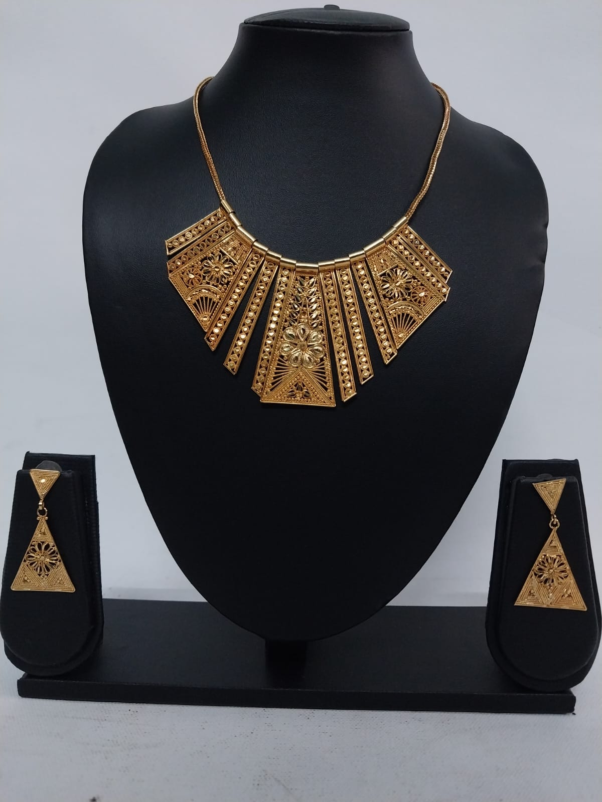 Exquisite Gold Plated Necklace with Earrings