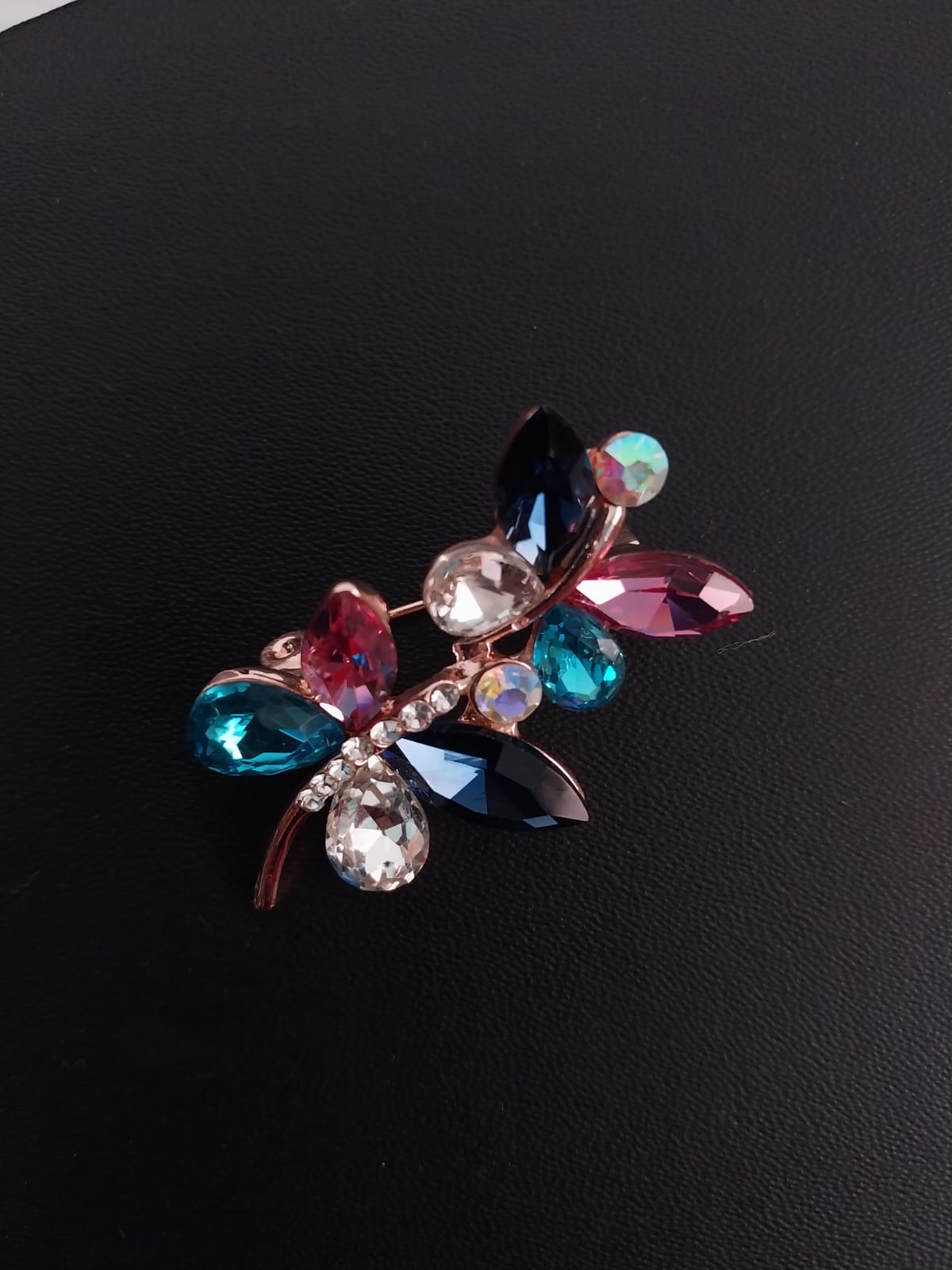 Sparkling Elegance: Rhinestone Brooch for All Occasions