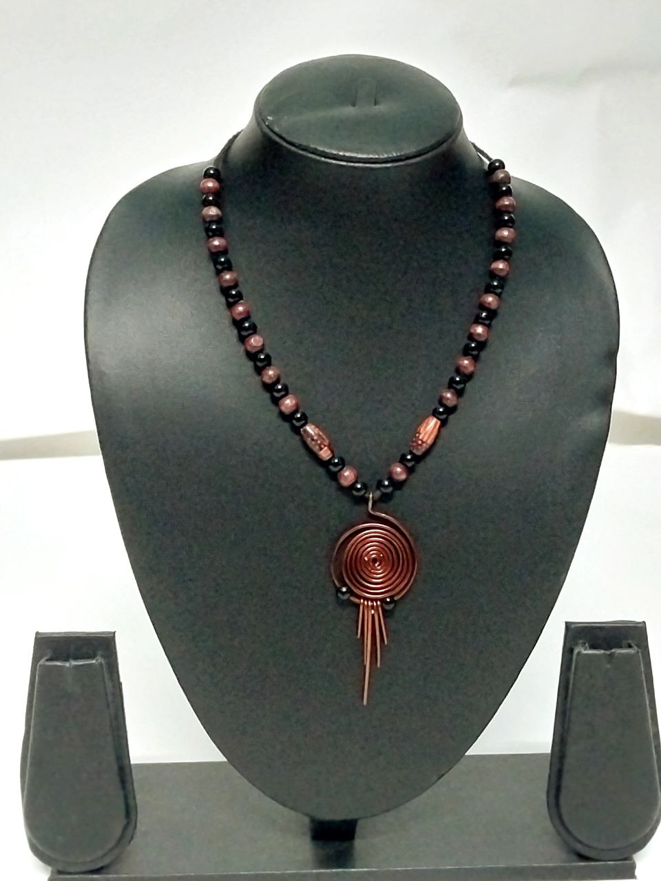 Stylish Necklace made of Beads & Copper