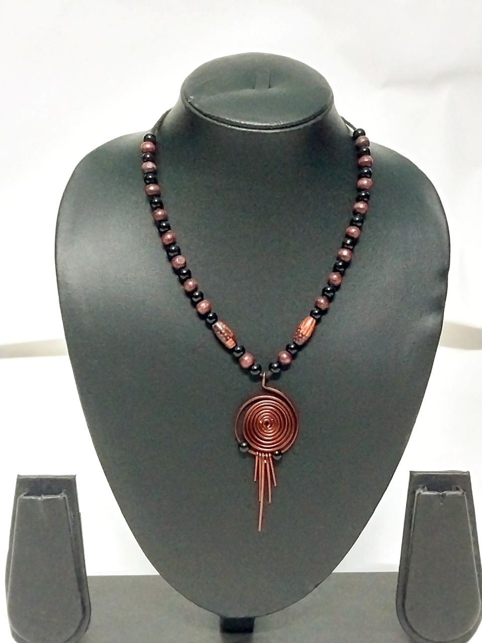 Stylish Necklace made of Beads & Copper
