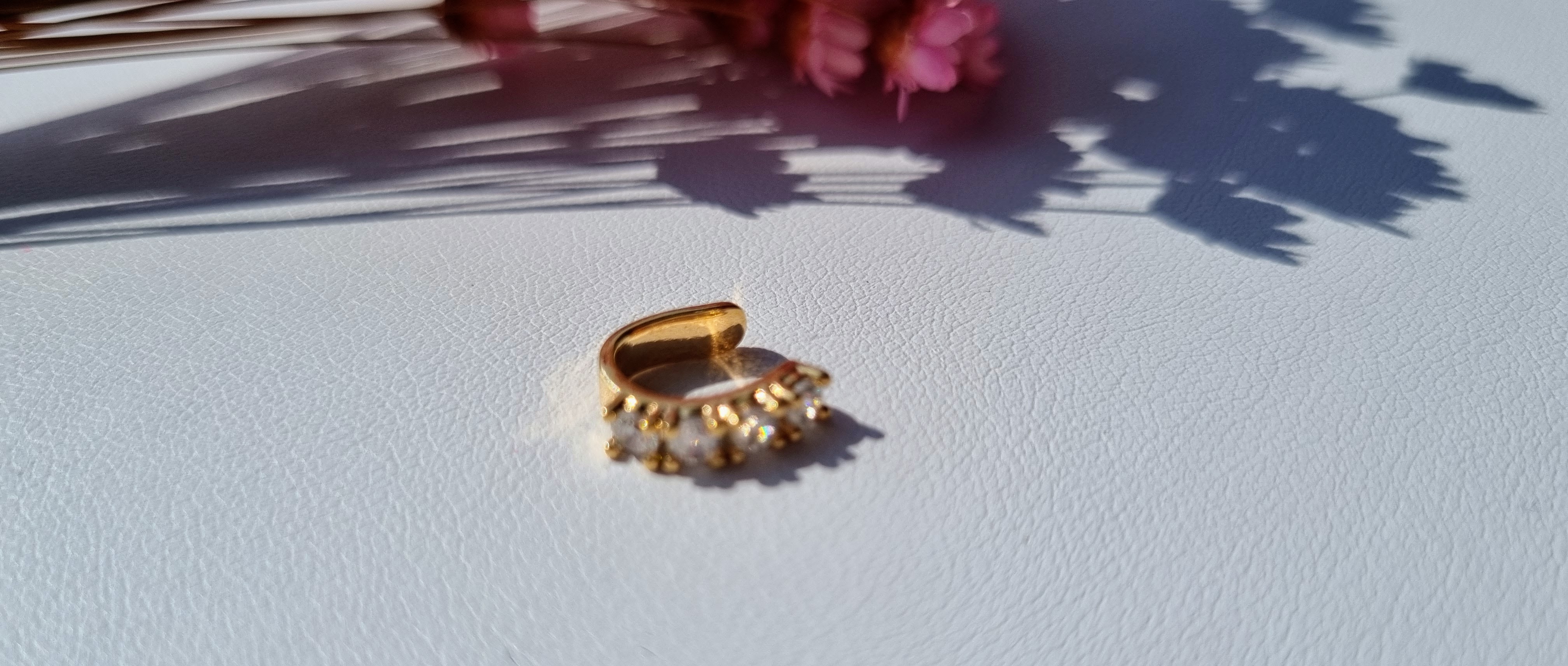 Piercing Banhado Ouro com Zircônias 