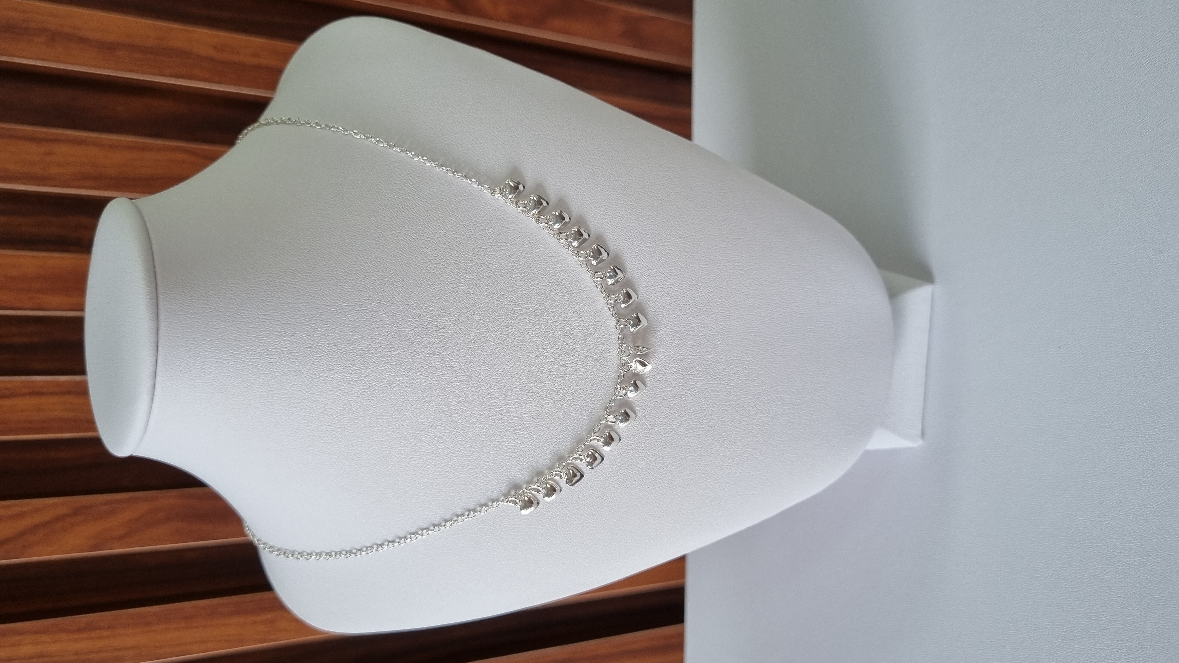Correntinha Choker Prata com Corações Pendulo 